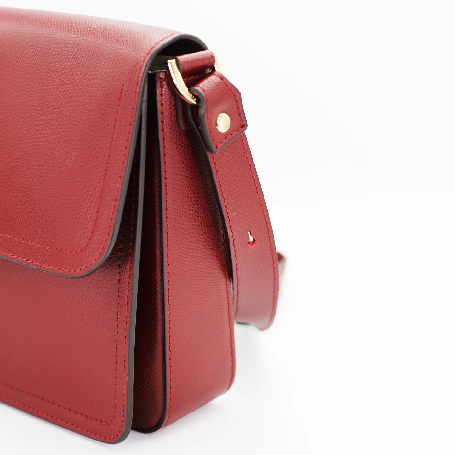 Shop Women's Italian-made Cuoieria Fiorentina Italian leather eva xbody squadrata handbag in bordeaux (B5826420) or browse our range of hand-made Italian handbags for women in-store at Aliverti Cape Town, or shop online.
We deliver in South Africa & offer multiple payment plans as well as accept multiple safe & secure payment methods.