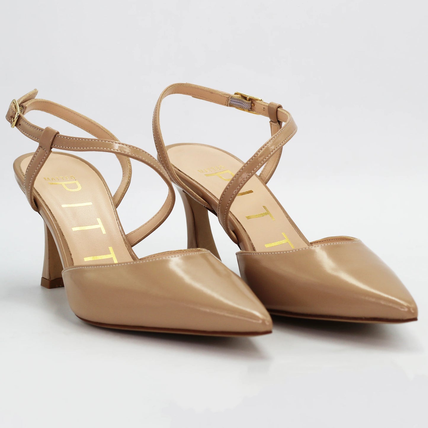 Shop Women's pointed heel in calf leather burro (MP1639) or browse our range of men's Italian clothing and shoes in leather in-store at Aliverti Cape Town, or shop online. We deliver in South Africa & offer multiple payment plans as well as accept multiple safe & secure payment methods.