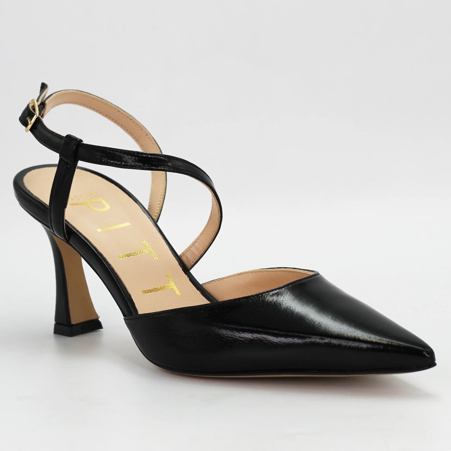 Shop Women's pointed heel in calf leather nero (MP2104) or browse our range of men's Italian clothing and shoes in leather in-store at Aliverti Cape Town, or shop online. We deliver in South Africa & offer multiple payment plans as well as accept multiple safe & secure payment methods.