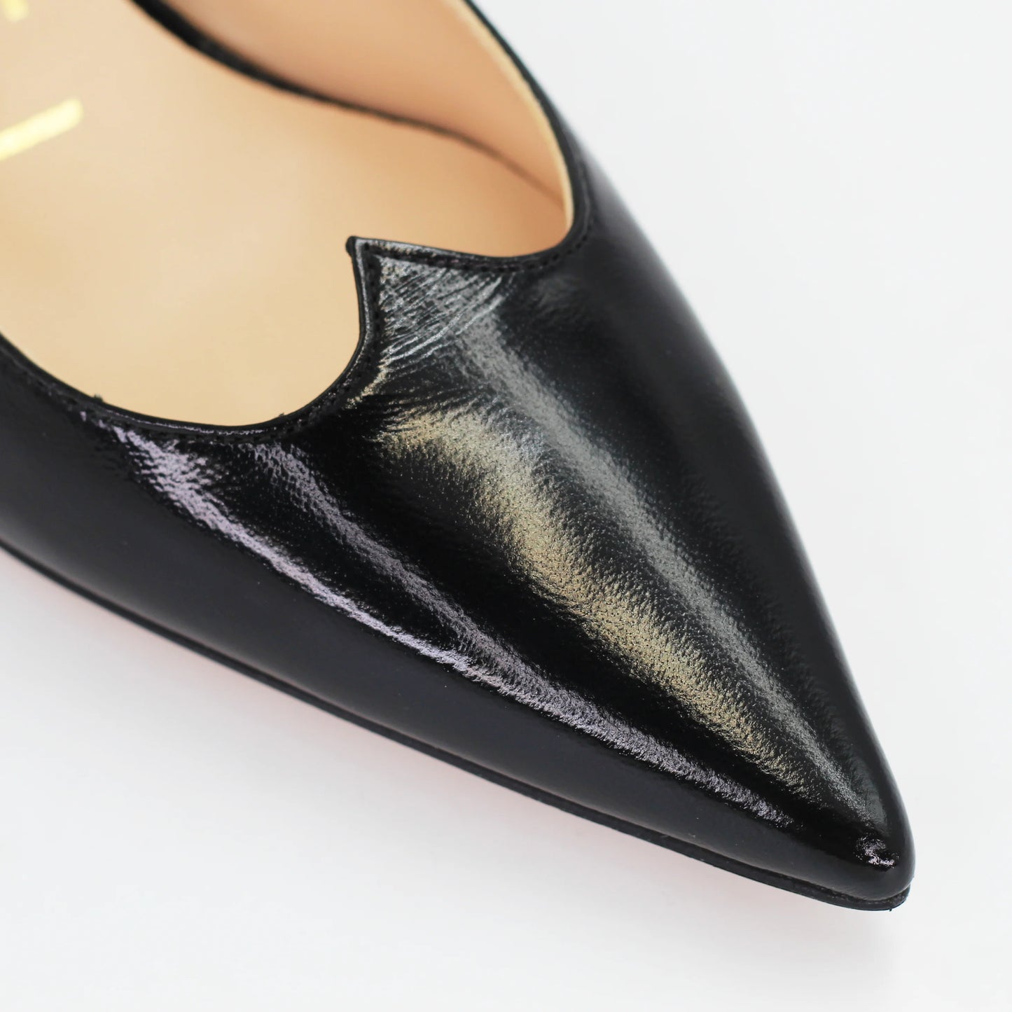 Shop Women's sling back kitten heel in calf leather nero (MP1928) or browse our range of men's Italian clothing and shoes in leather in-store at Aliverti Cape Town, or shop online. We deliver in South Africa & offer multiple payment plans as well as accept multiple safe & secure payment methods.
