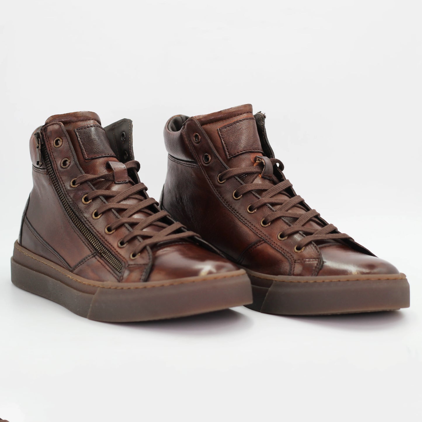 Shop Men's high top sneaker in calf leather cuoio (GR12PA) or browse our range of men's Italian clothing and shoes in leather in-store at Aliverti Cape Town, or shop online. We deliver in South Africa & offer multiple payment plans as well as accept multiple safe & secure payment methods.
