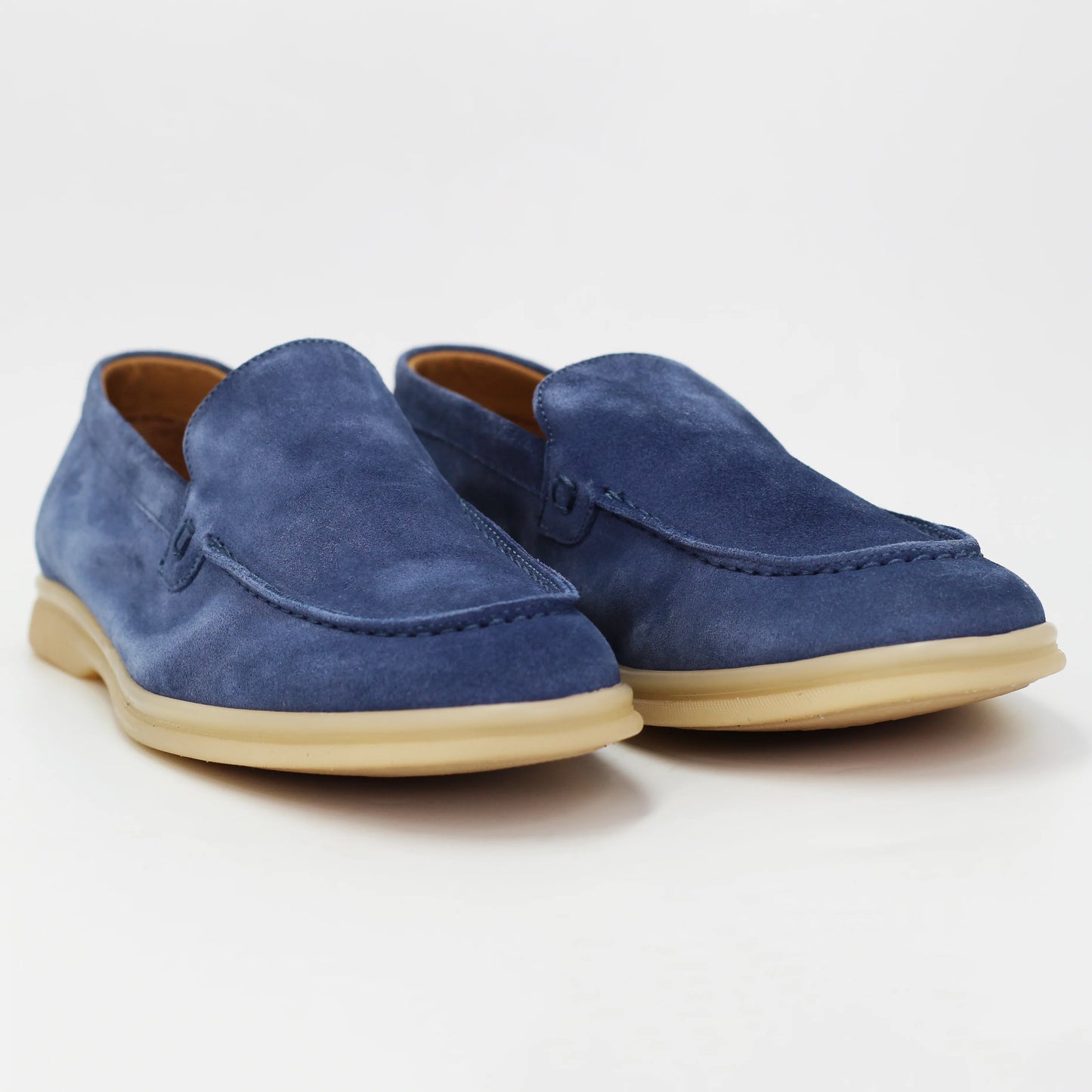 Shop Men's mocassin in calf leather suede blu (ELITE10) or browse our range of men's Italian clothing and shoes in leather in-store at Aliverti Cape Town, or shop online. We deliver in South Africa & offer multiple payment plans as well as accept multiple safe & secure payment methods.