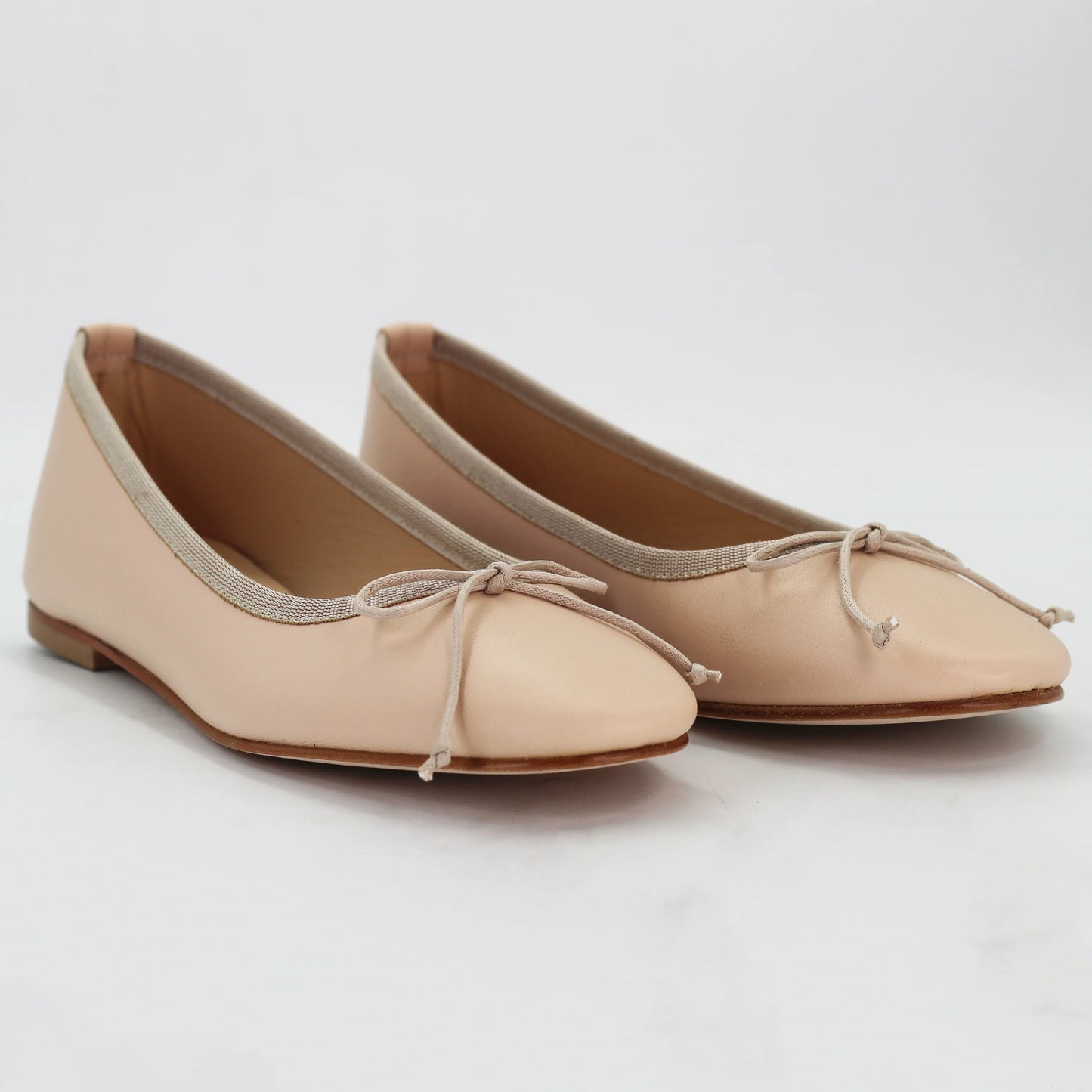 Shop women's ballerina pump in calf leather nude (ESE429) or browse our range of men's Italian clothing and shoes in leather in-store at Aliverti Cape Town, or shop online. We deliver in South Africa & offer multiple payment plans as well as accept multiple safe & secure payment methods.