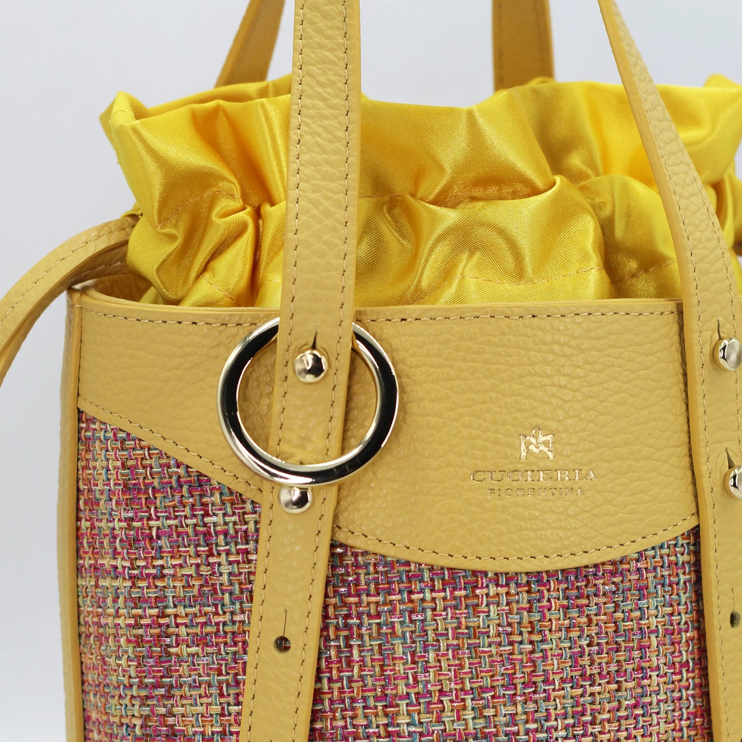 Cuoieria Fiorentina Amber Small Bucket in calf leather giallo (B000005908008) or browse our range of hand-made Italian handbags for women in-store at Aliverti Cape Town, or shop online.
We deliver in South Africa & offer multiple payment plans as well as accept multiple safe & secure payment methods.