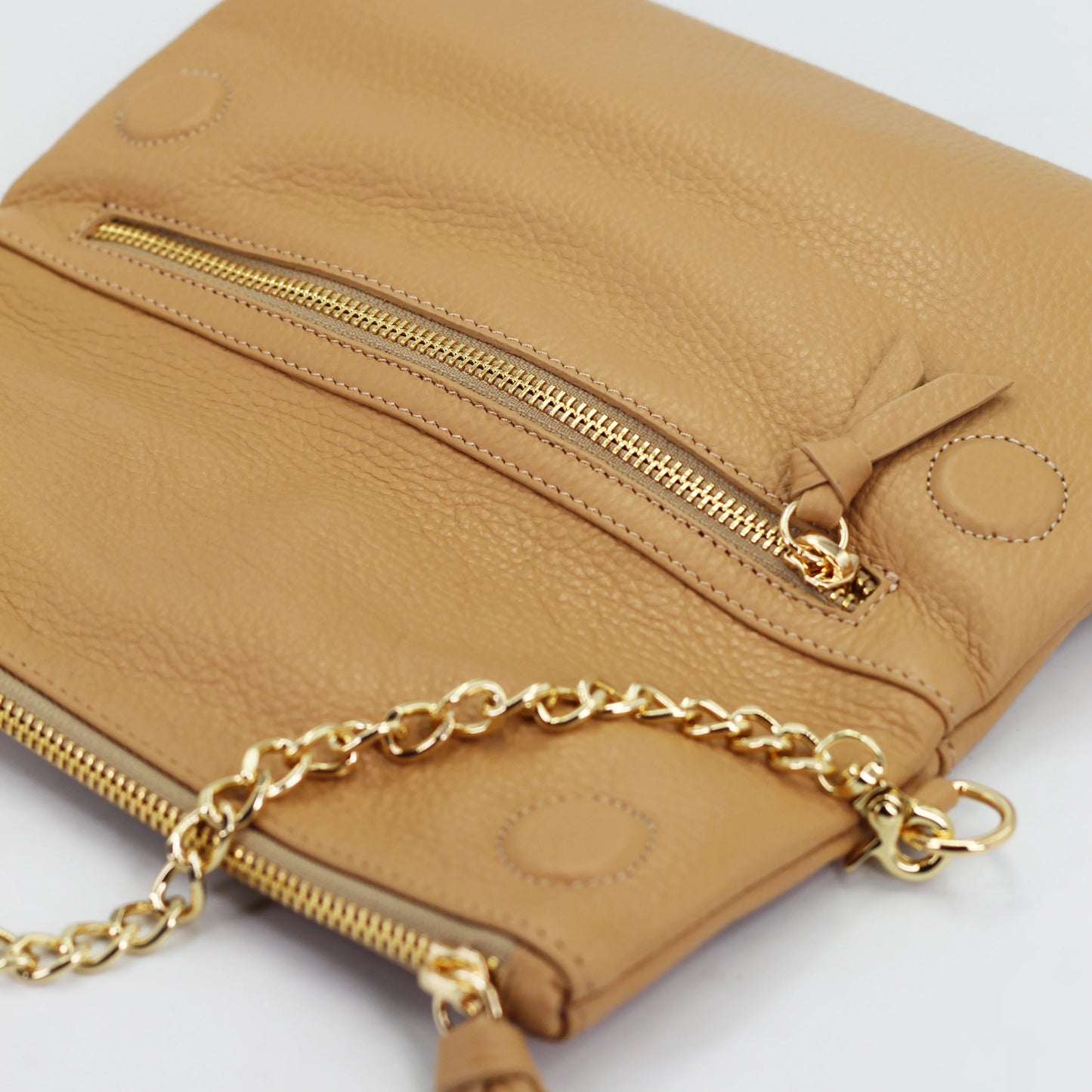 Cuoieria Fiorentina Velvet Borsa in calf leather nude (B000005908008) or browse our range of hand-made Italian handbags for women in-store at Aliverti Cape Town, or shop online.
We deliver in South Africa & offer multiple payment plans as well as accept multiple safe & secure payment methods.