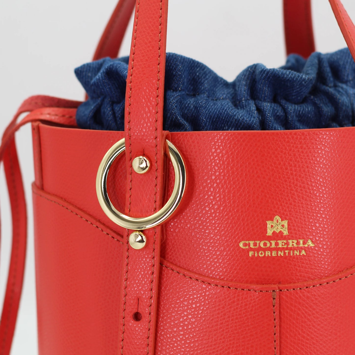 Cuoieria Fiorentina Amber Small Bucket in calf leather Corallo and denim (B000005908008) or browse our range of hand-made Italian handbags for women in-store at Aliverti Cape Town, or shop online.
We deliver in South Africa & offer multiple payment plans as well as accept multiple safe & secure payment methods.