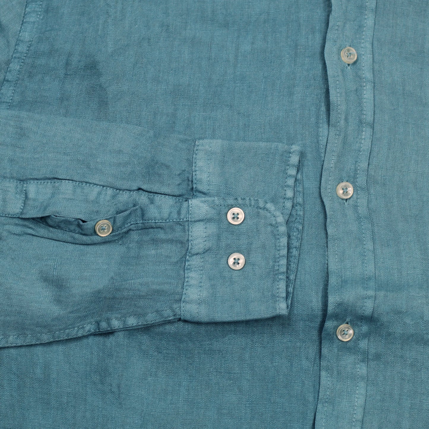 Shop Fiftienth Men's Long Sleeve Linen Shirt in Ottanio (7231) or browse our range of men's Italian clothing and shoes in leather in-store at Aliverti Cape Town, or shop online. We deliver in South Africa & offer multiple payment plans as well as accept multiple safe & secure payment methods.