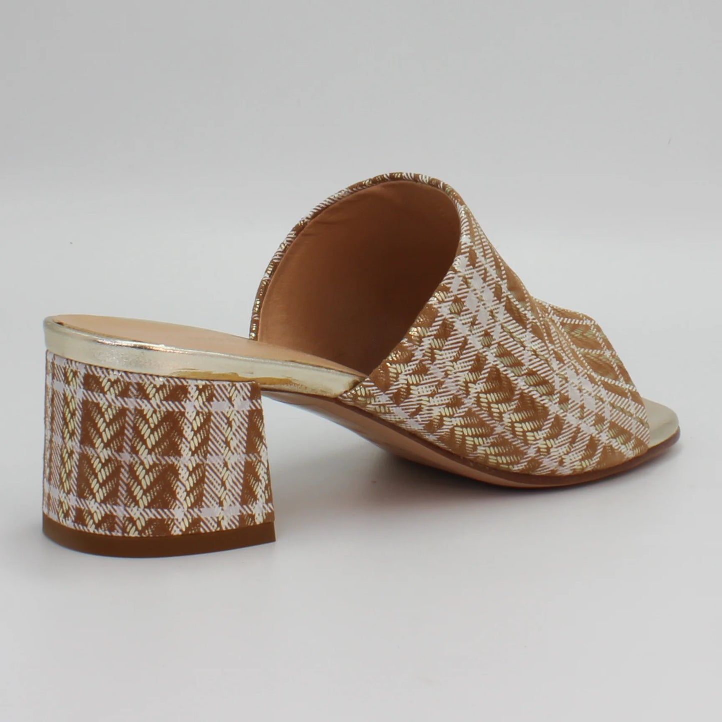 Ladies Elegant Slip-on. Genuine calf leather laminated upper and leather sole. Laminated heel, 3cm. Made in Italy.