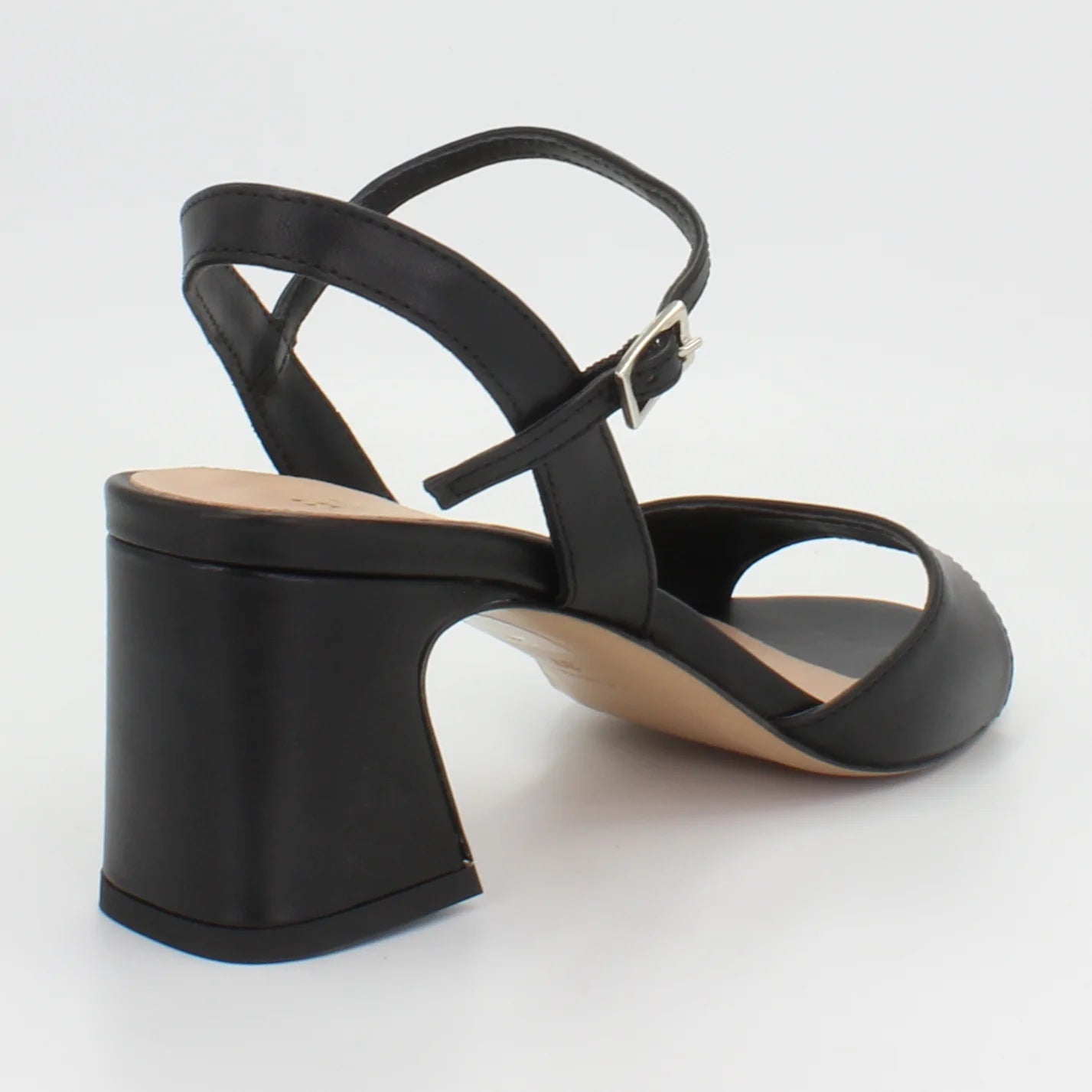 Shop Handmade Italian Leather block heel in nero nappa (ALETA 5) or browse our range of hand-made Italian shoes in leather or suede in-store at Aliverti Cape Town, or shop online. We deliver in South Africa & offer multiple payment plans as well as accept multiple safe & secure payment methods.