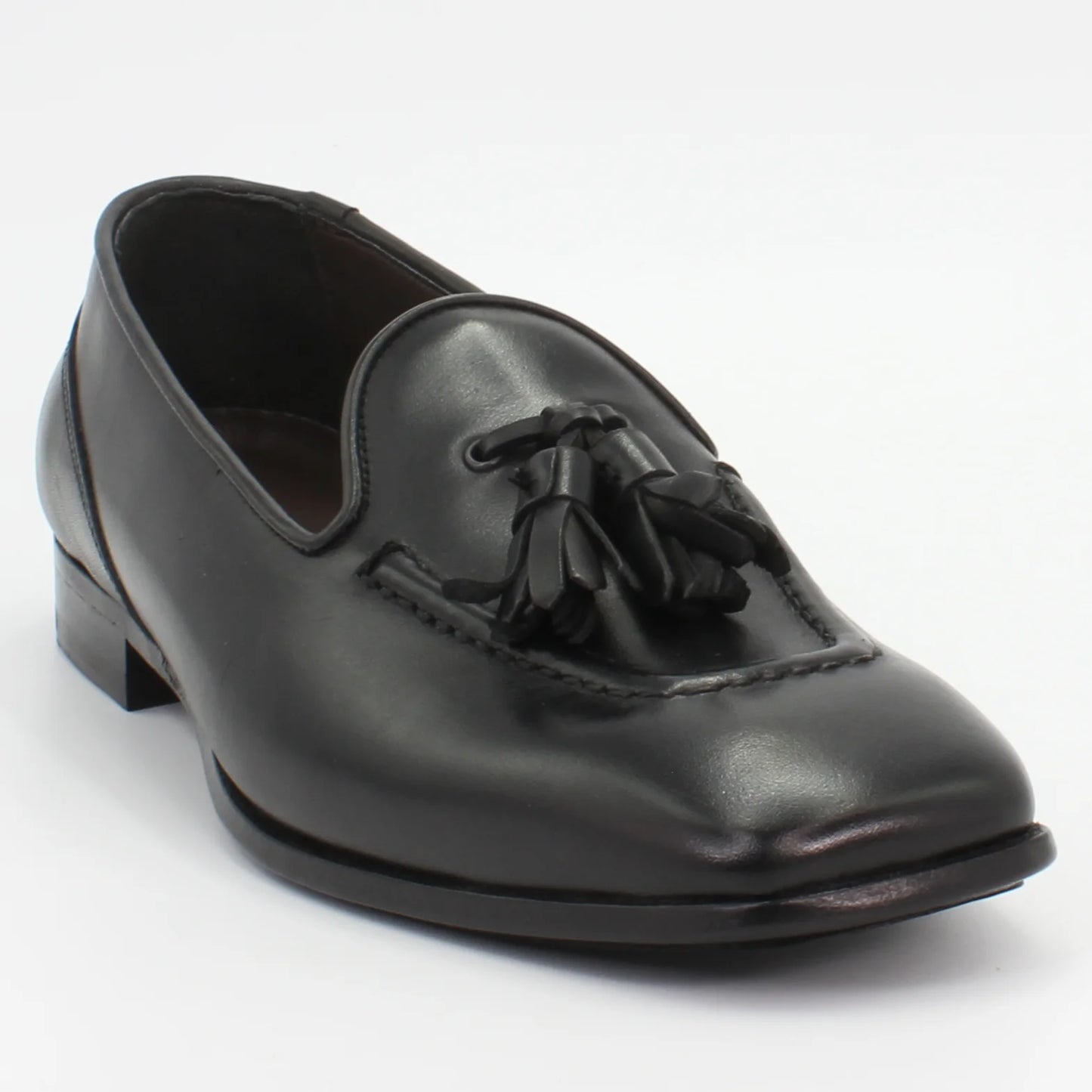  Shop Handmade Italian Leather moccasin in black (BRD10678) or browse our range of hand-made Italian shoes for men in leather or suede in-store at Aliverti Cape Town, or shop online. We deliver in South Africa & offer multiple payment plans as well as accept multiple safe & secure payment methods.