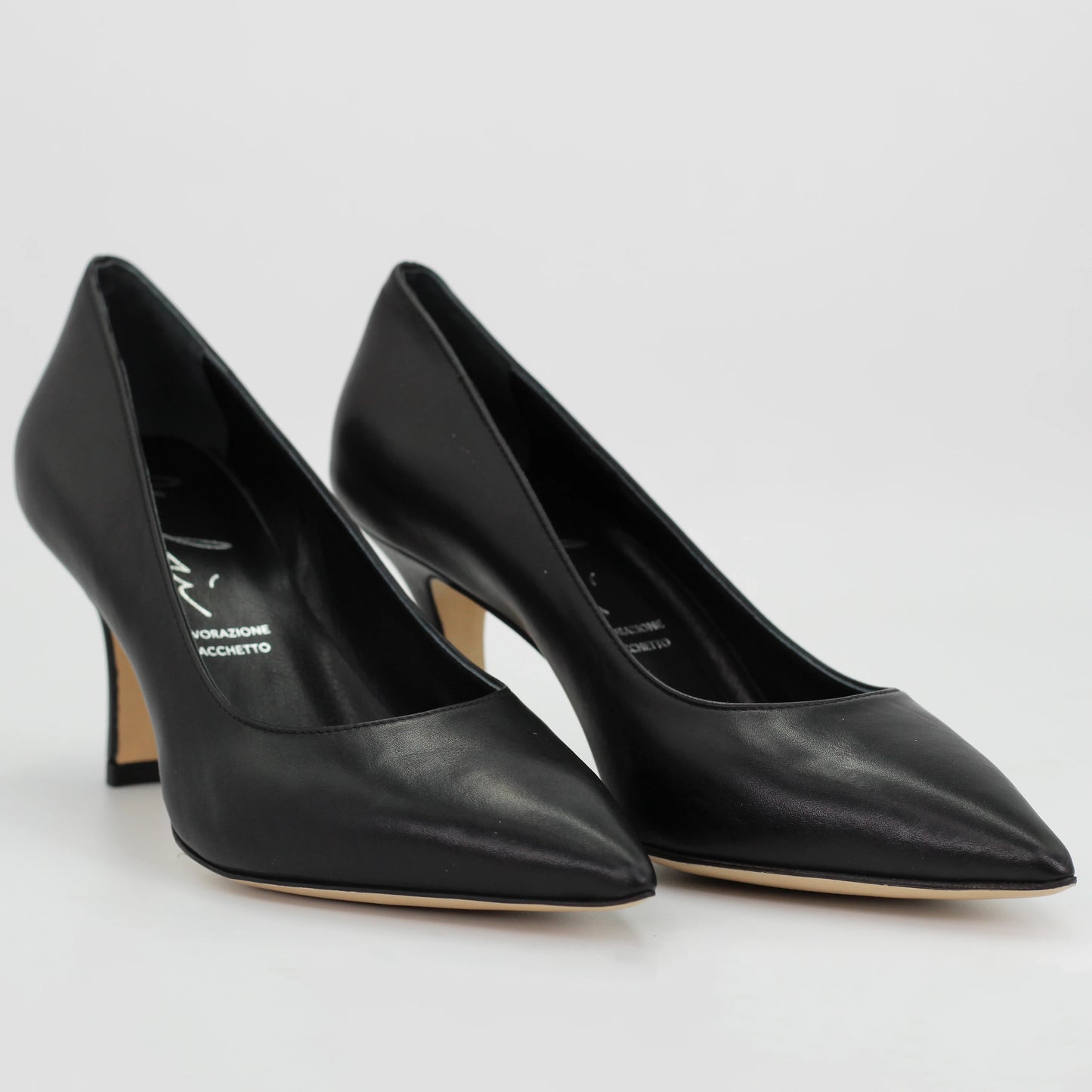 Shop Handmade Italian Leather court heel in black (MA3771) or browse our range of hand-made Italian shoes in leather or suede in-store at Aliverti Cape Town, or shop online. We deliver in South Africa & offer multiple payment plans as well as accept multiple safe & secure payment methods.
