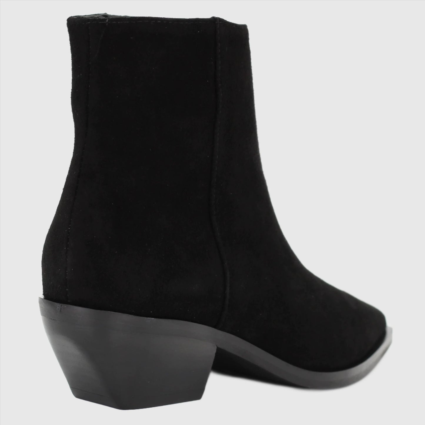 Shop Handmade Italian Leather pointed toe ankle boot in nero (KRIA3) or browse our range of hand-made Italian shoes in leather or suede in-store at Aliverti Cape Town, or shop online. We deliver in South Africa & offer multiple payment plans as well as accept multiple safe & secure payment methods.