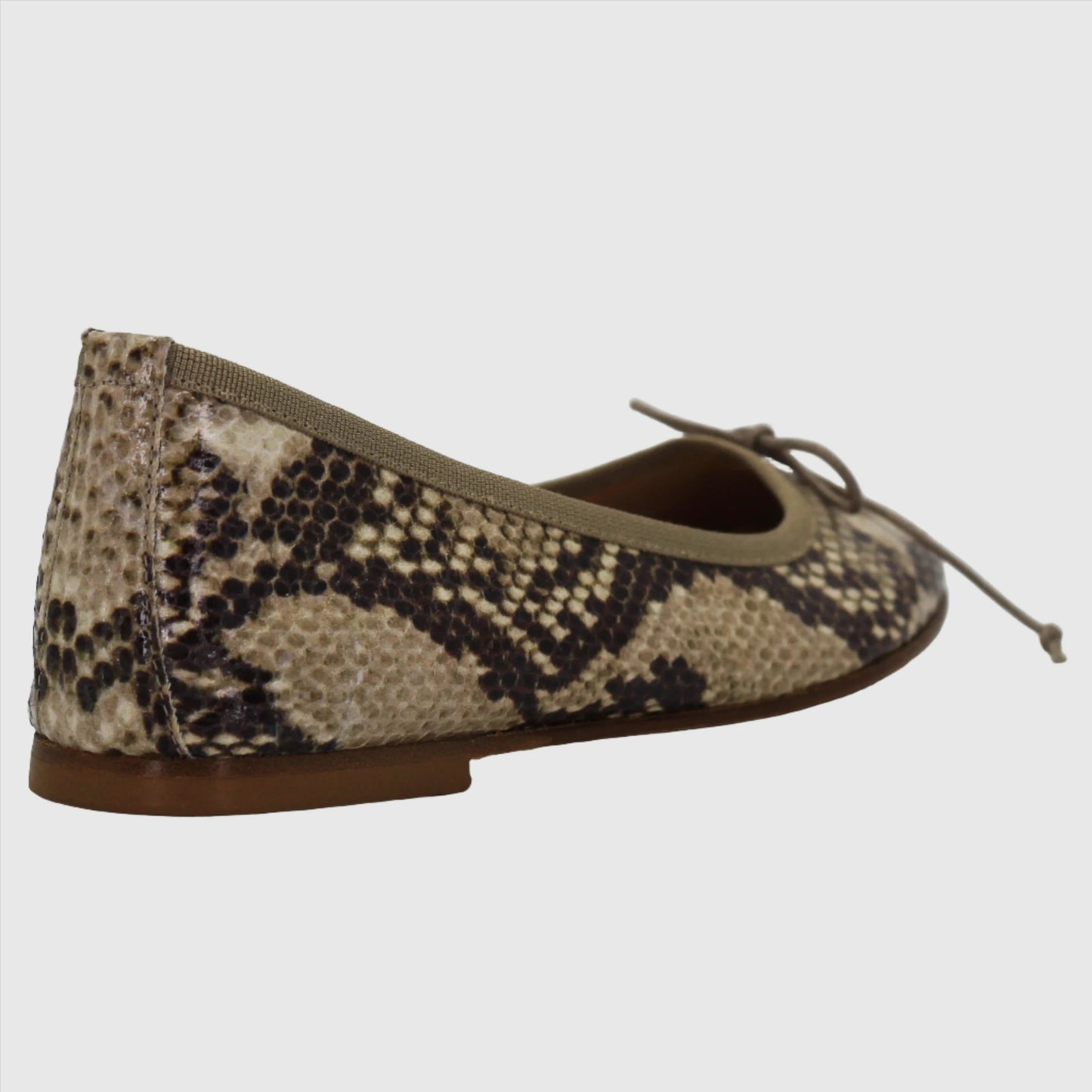 Shop Handmade Italian Women's Ballerina Pump in Calf Leather Pitone (ESE429) or browse our range of hand-made Italian shoes in leather or suede in-store at Aliverti Cape Town, or shop online. We deliver in South Africa & offer multiple payment plans as well as accept multiple safe & secure payment methods.