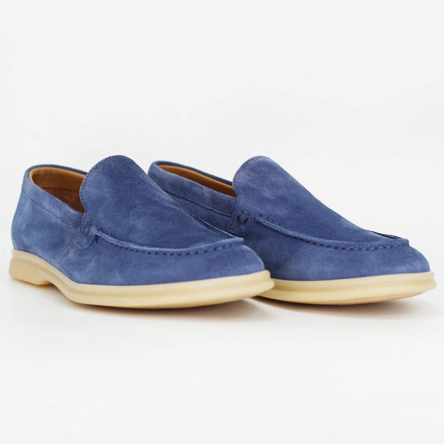 Shop men's moccasin in calf leather suede jeans (GRUElite-10) or browse our range of men's Italian clothing and shoes in leather in-store at Aliverti Cape Town, or shop online. We deliver in South Africa & offer multiple payment plans as well as accept multiple safe & secure payment methods.