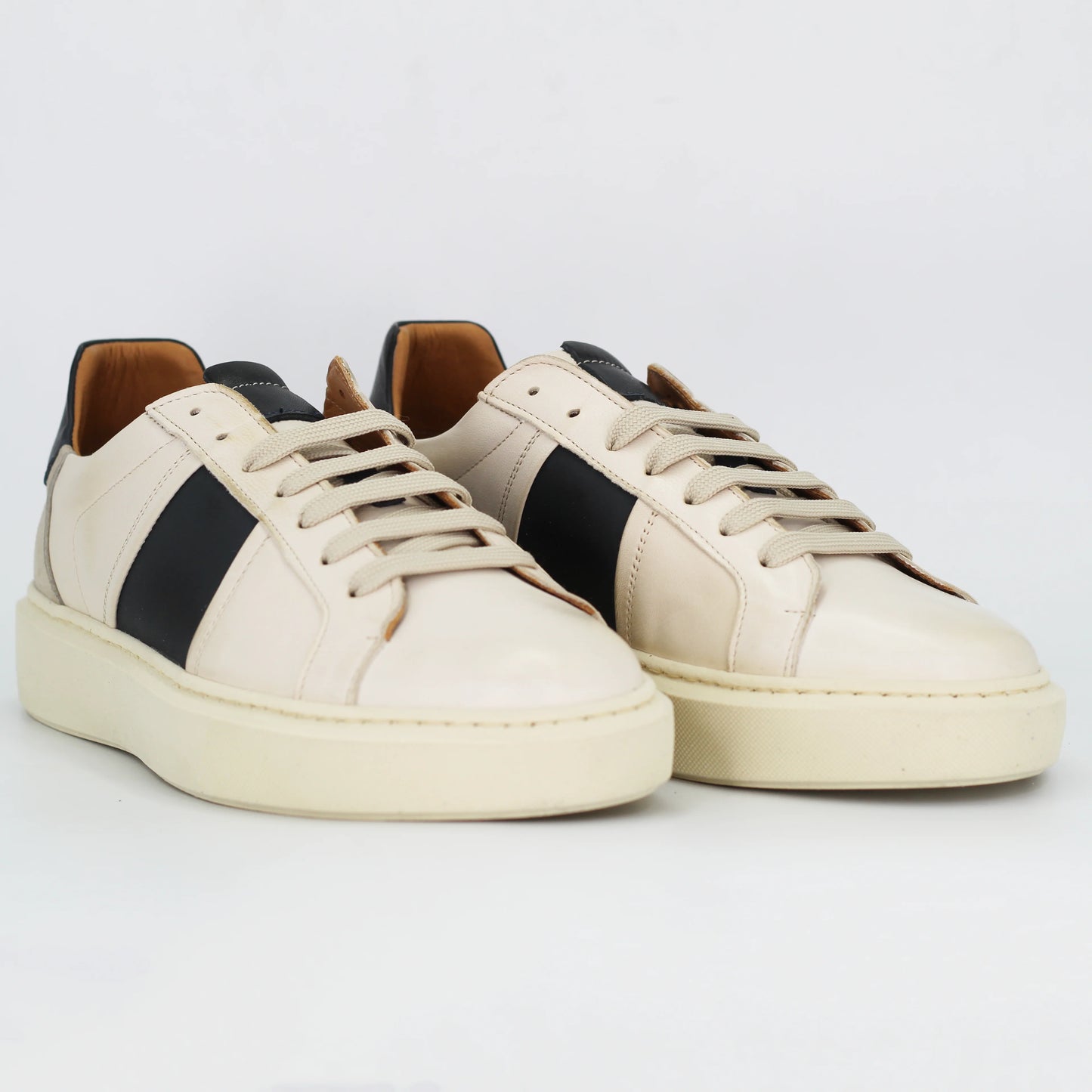 Shop men's sneaker in calf leather navy naturale (GRUFalco-01 935) or browse our range of men's Italian clothing and shoes in leather in-store at Aliverti Cape Town, or shop online. We deliver in South Africa & offer multiple payment plans as well as accept multiple safe & secure payment methods.