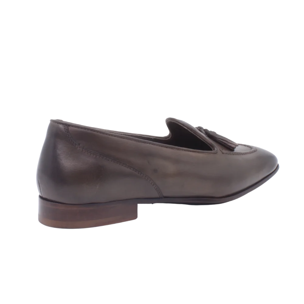Shop Handmade Italian Leather Moccasin in Taupe (10678) or browse our range of hand-made Italian moccasins for women in leather or suede in-store at Aliverti Durban or Cape Town, or shop online. We deliver in South Africa & offer multiple payment plans as well as accept multiple safe & secure payment methods.