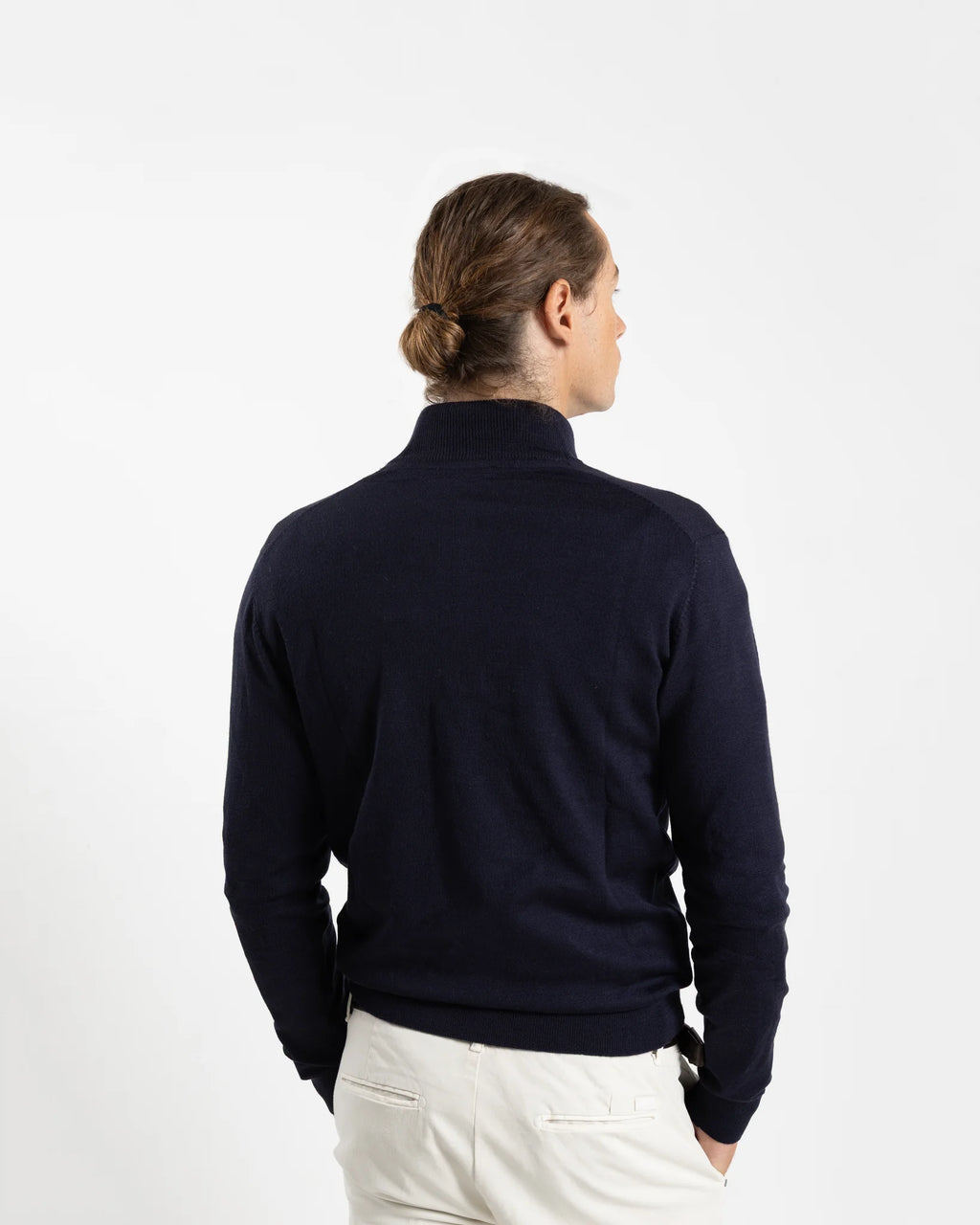Shop Fusaro Antonio Full-Zip Fine Knit Cardigan in Navy Blue or browse our range of men's Italian clothing and shoes in leather in-store at Aliverti Cape Town, or shop online. We deliver in South Africa & offer multiple payment plans as well as accept multiple safe & secure payment methods. A light, smooth cardigan. Full-zip construction and stand collar, but in a fine merino knit that sits closer to the body and layers effortlessly under a coat. Two ribbed-trim side pockets add function without breaking th