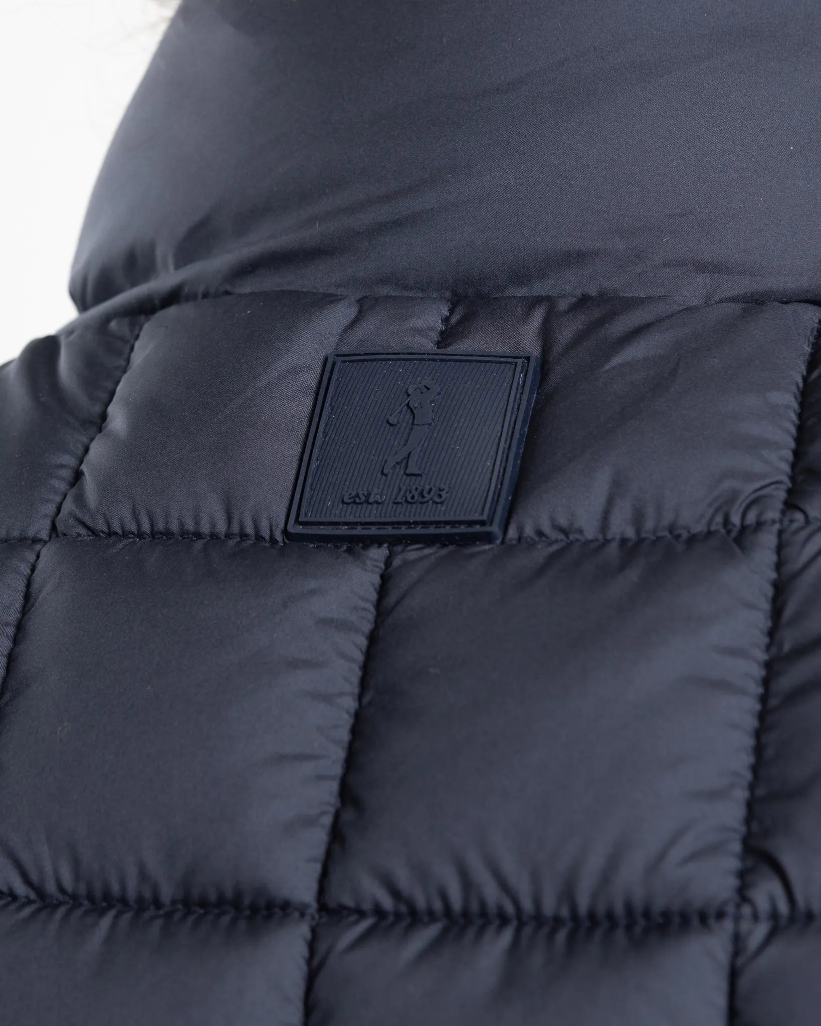 A clean, no-nonsense gilet built for layering. The box-quilt construction gives it structure and warmth, while the streamlined full-zip closure and high stand collar block the wind without adding bulk. Two side slip pockets sit flush with the quilting — functional without interrupting the clean lines.