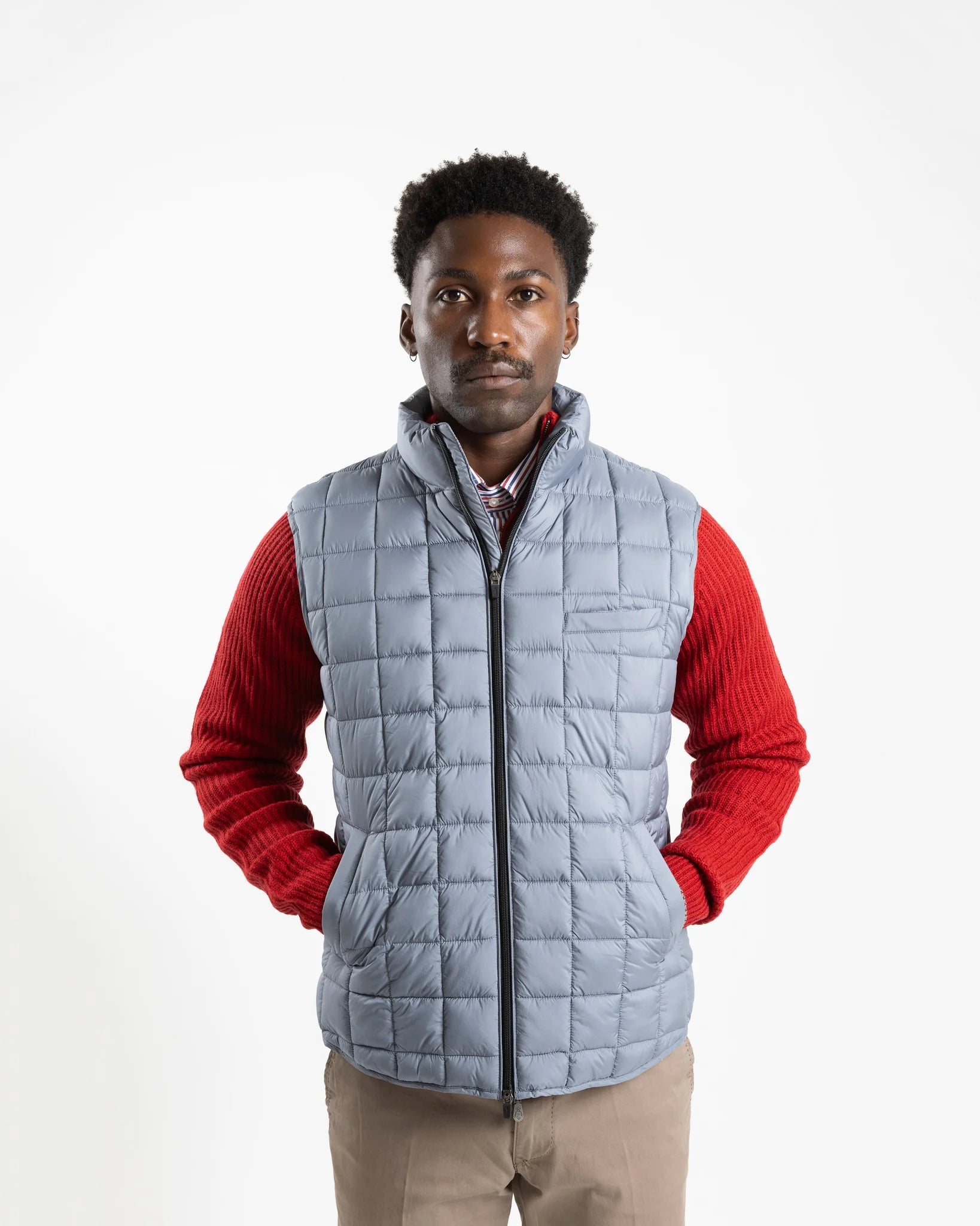 Shop Fusaro Antonio Men's Gilet in Sky Blue or browse our range of men's Italian clothing and shoes in leather in-store at Aliverti Cape Town, or shop online. We deliver in South Africa & offer multiple payment plans as well as accept multiple safe & secure payment methods.