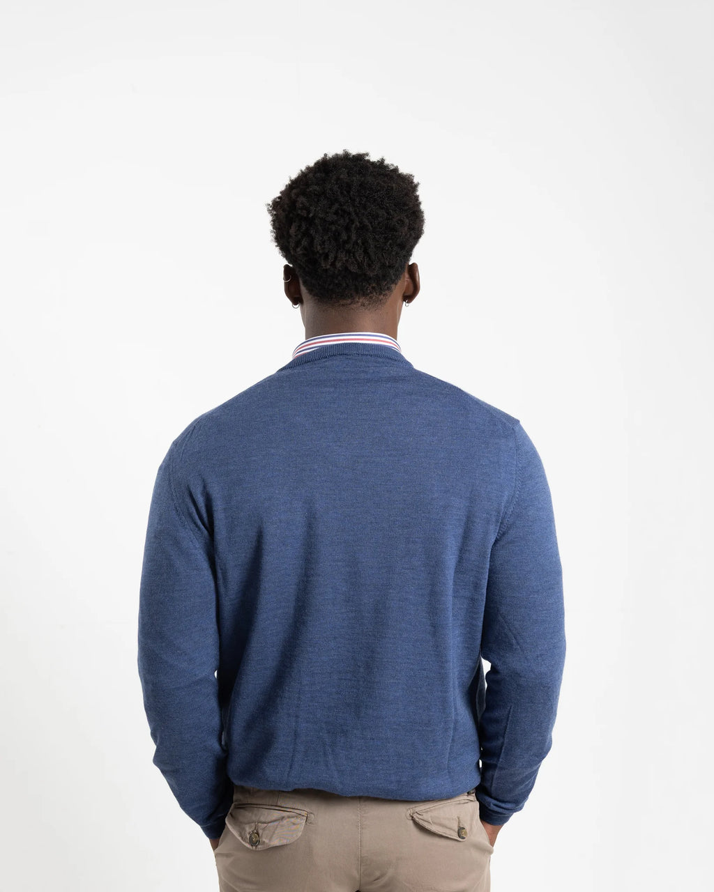 Shop Fusaro Antonio Men's V-Neck Merino Wool Jersey in Blue or browse our range of men's Italian clothing and shoes in leather in-store at Aliverti Cape Town, or shop online. We deliver in South Africa & offer multiple payment plans as well as accept multiple safe & secure payment methods.