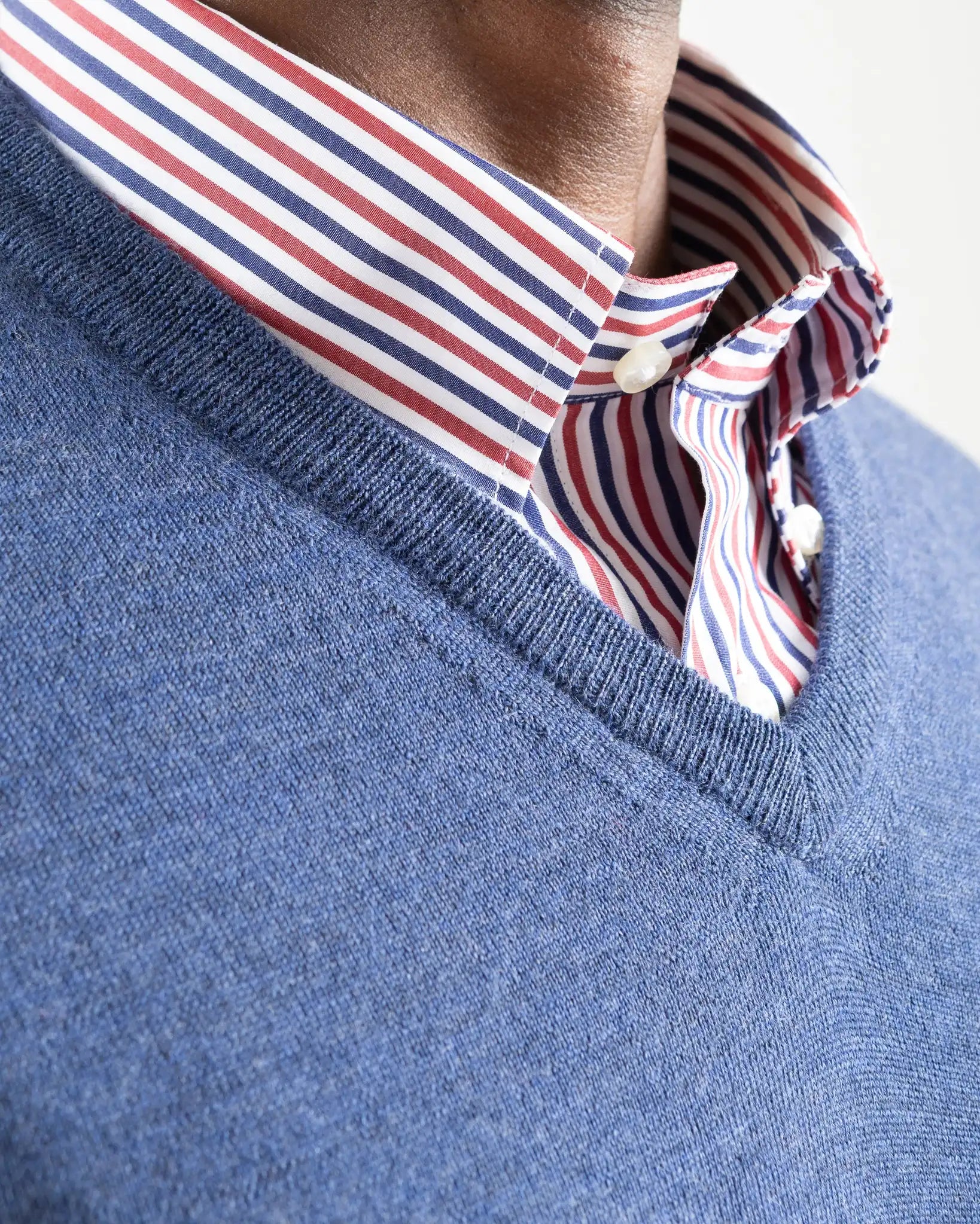 Shop Fusaro Antonio Men's V-Neck Merino Wool Jersey in Blue or browse our range of men's Italian clothing and shoes in leather in-store at Aliverti Cape Town, or shop online. We deliver in South Africa & offer multiple payment plans as well as accept multiple safe & secure payment methods.