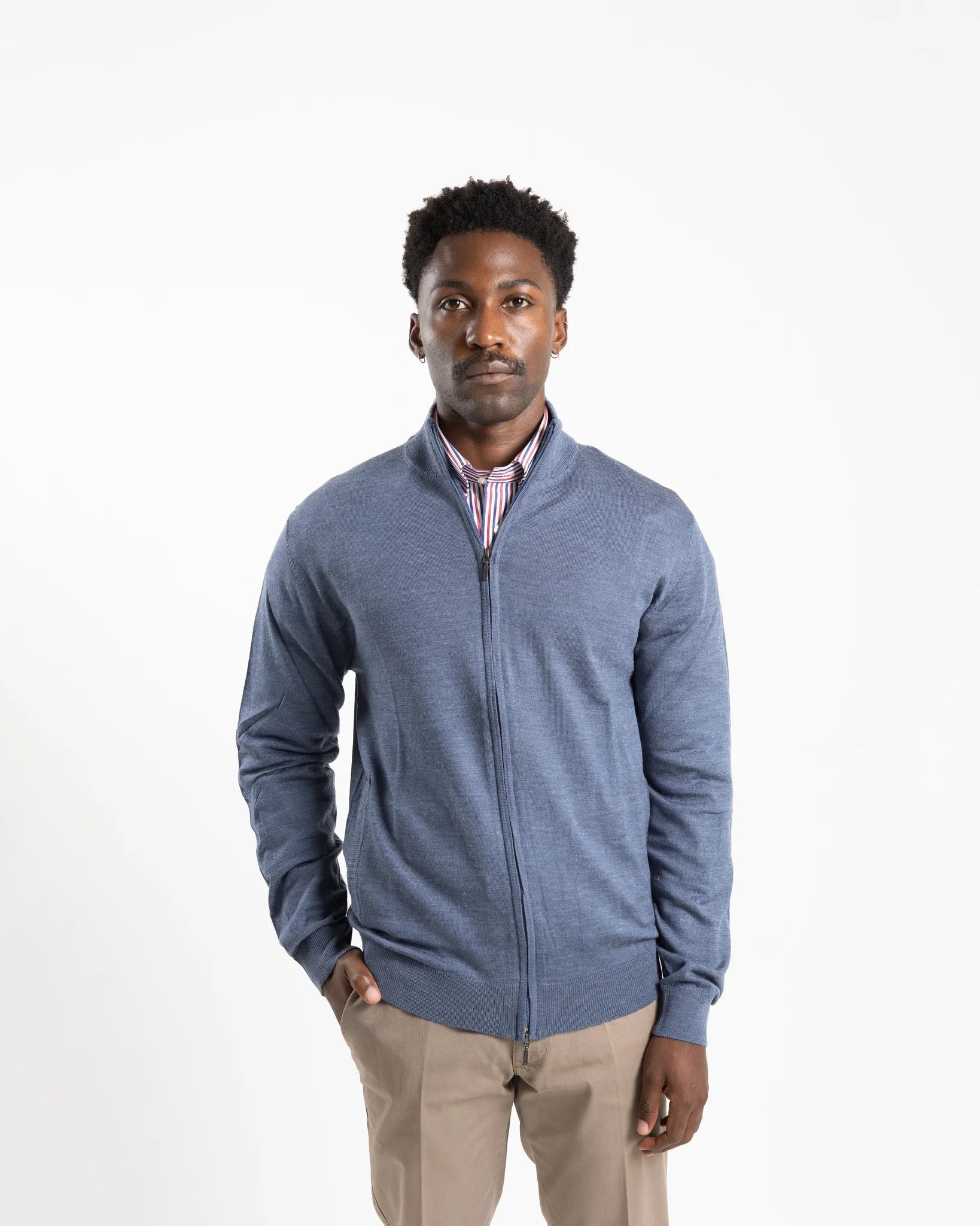 Shop Fusaro Antonio Full-Zip Fine Knit Cardigan in Blu or browse our range of men's Italian clothing and shoes in leather in-store at Aliverti Cape Town, or shop online. We deliver in South Africa & offer multiple payment plans as well as accept multiple safe & secure payment methods.
