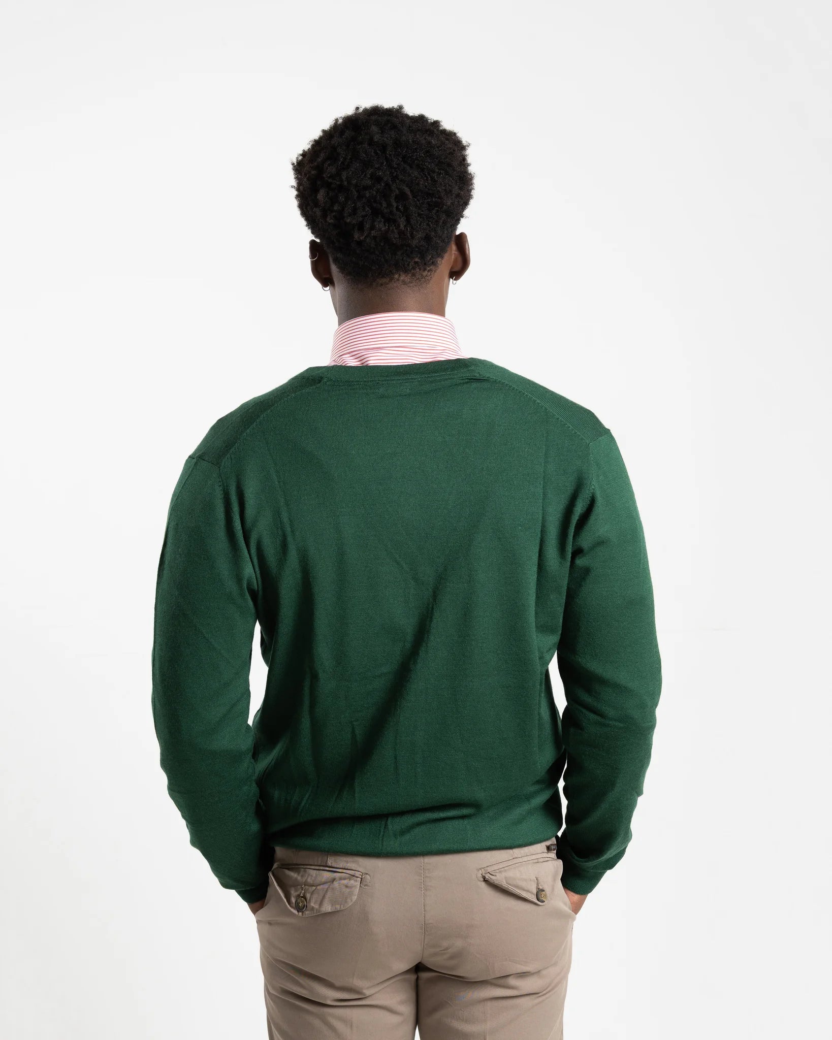 Shop Fusaro Antonio Men's Wool Cardigan in Green or browse our range of men's Italian clothing and shoes in leather in-store at Aliverti Cape Town, or shop online. We deliver in South Africa & offer multiple payment plans as well as accept multiple safe & secure payment methods.