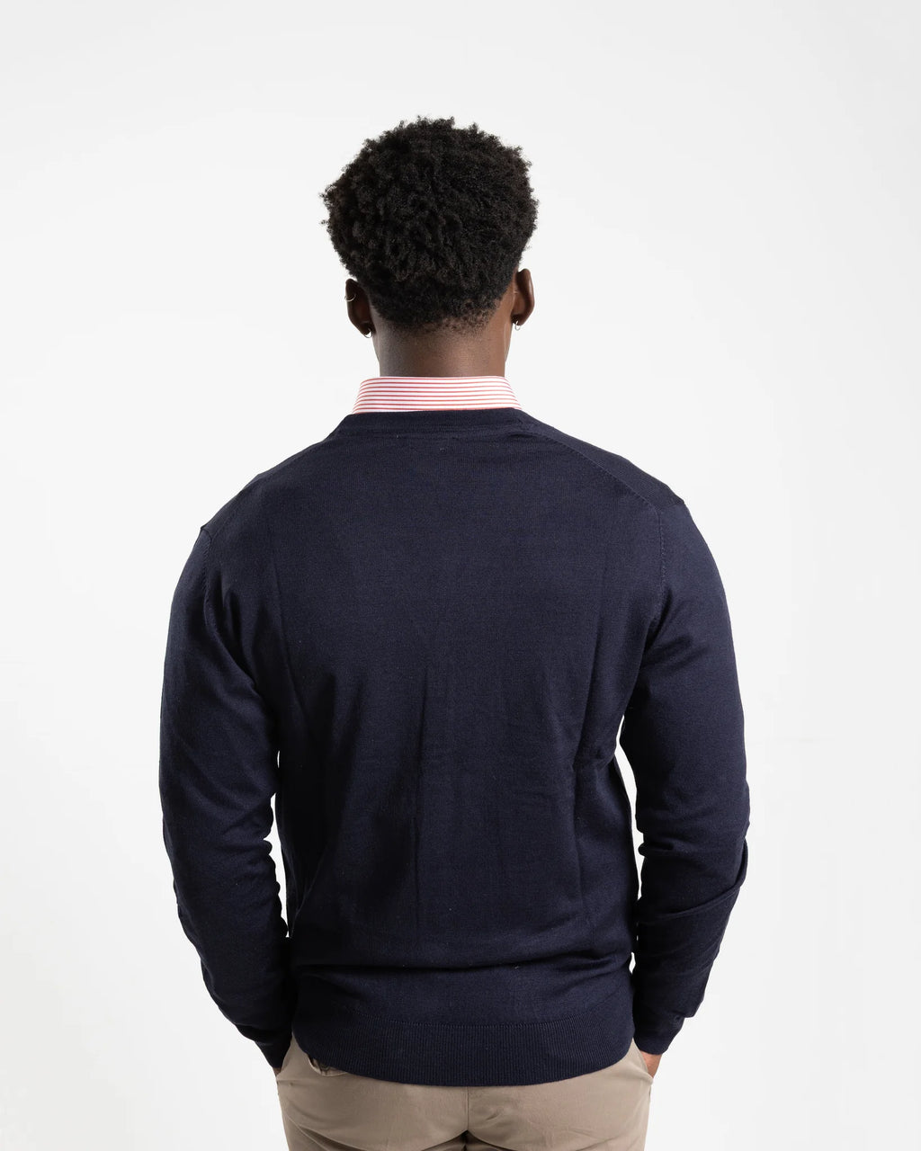Shop Fusaro Antonio Men's Wool Cardigan in Navy Blue or browse our range of men's Italian clothing and shoes in leather in-store at Aliverti Cape Town, or shop online. We deliver in South Africa & offer multiple payment plans as well as accept multiple safe & secure payment methods.