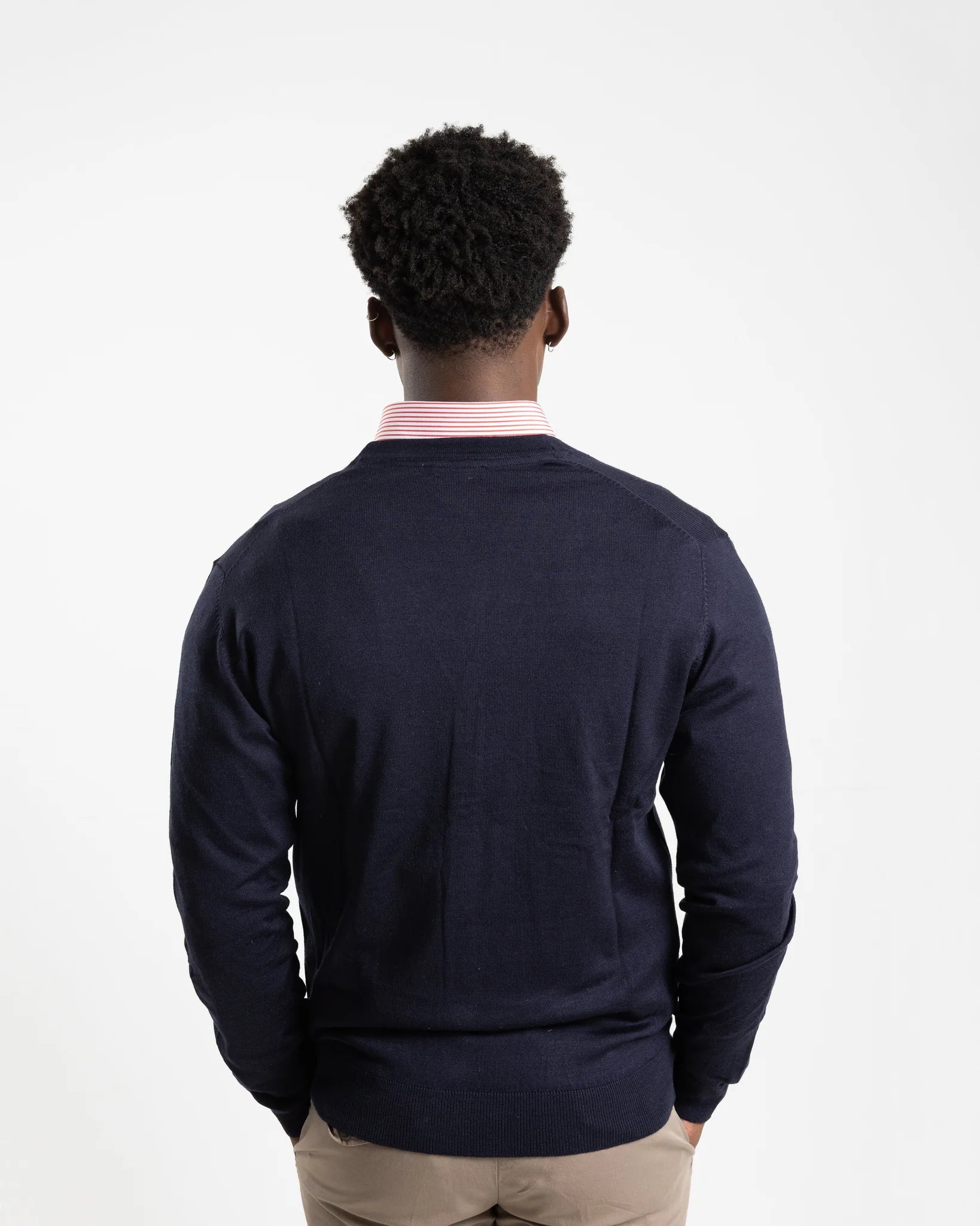Shop Fusaro Antonio Men's Wool Cardigan in Navy Blue or browse our range of men's Italian clothing and shoes in leather in-store at Aliverti Cape Town, or shop online. We deliver in South Africa & offer multiple payment plans as well as accept multiple safe & secure payment methods.