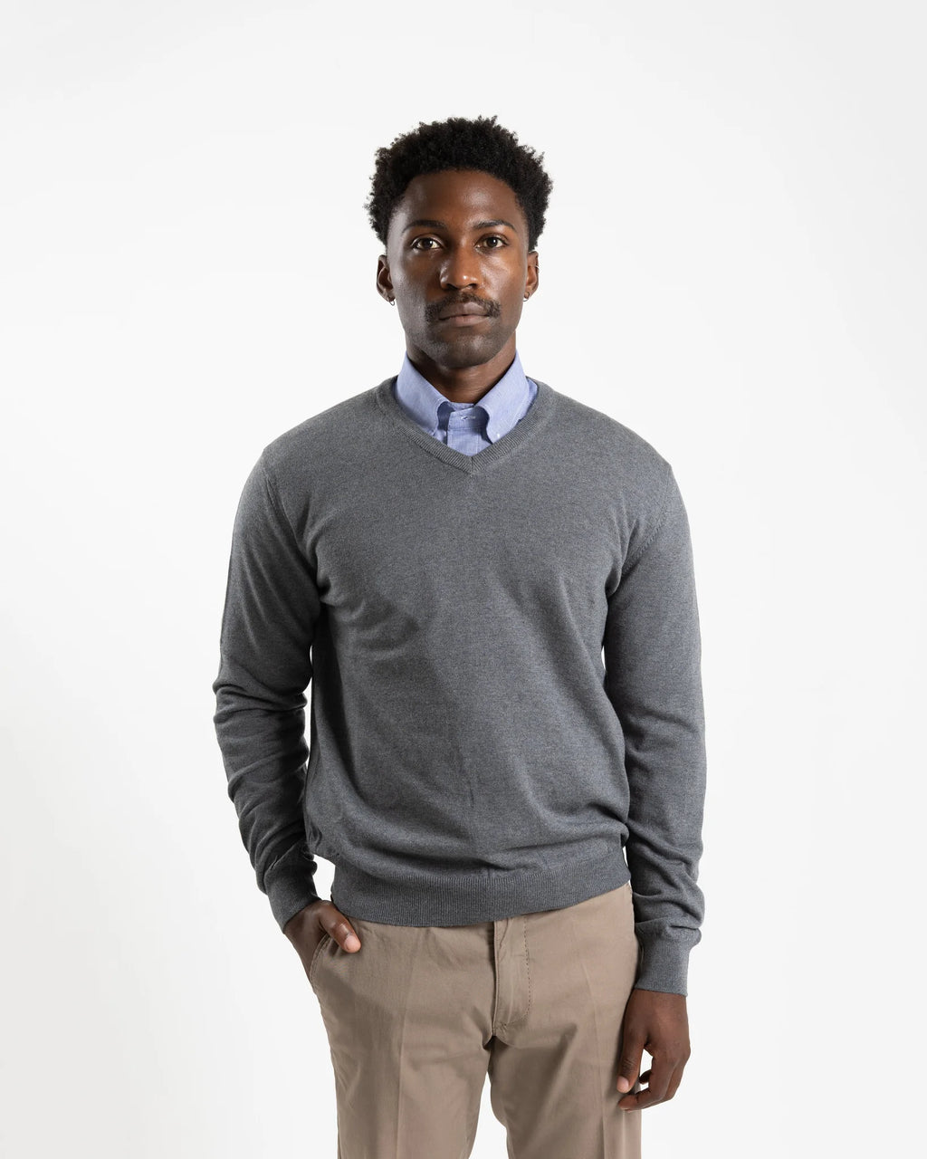 Shop Fusaro Antonio Men's V-Neck Merino Wool Jersey in Grey or browse our range of men's Italian clothing and shoes in leather in-store at Aliverti Cape Town, or shop online. We deliver in South Africa & offer multiple payment plans as well as accept multiple safe & secure payment methods.