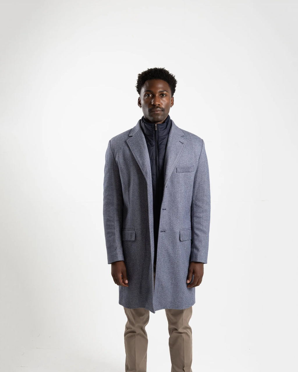 Shop Fusaro Antonio Herringbone Wool Overcoat in Blu or browse our range of men's Italian clothing and shoes in leather in-store at Aliverti Cape Town, or shop online. We deliver in South Africa & offer multiple payment plans as well as accept multiple safe & secure payment methods.