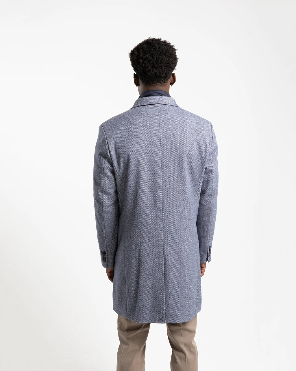 Shop Fusaro Antonio Herringbone Wool Overcoat in Blu or browse our range of men's Italian clothing and shoes in leather in-store at Aliverti Cape Town, or shop online. We deliver in South Africa & offer multiple payment plans as well as accept multiple safe & secure payment methods.