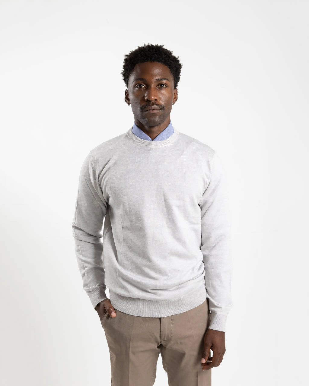 Shop Fusaro Antonio Men's Crewneck in Light Grey or browse our range of men's Italian clothing and shoes in leather in-store at Aliverti Cape Town, or shop online. We deliver in South Africa & offer multiple payment plans as well as accept multiple safe & secure payment methods.