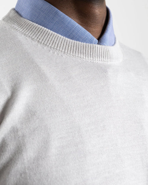 Shop Fusaro Antonio Men's Crewneck in Light Grey or browse our range of men's Italian clothing and shoes in leather in-store at Aliverti Cape Town, or shop online. We deliver in South Africa & offer multiple payment plans as well as accept multiple safe & secure payment methods.