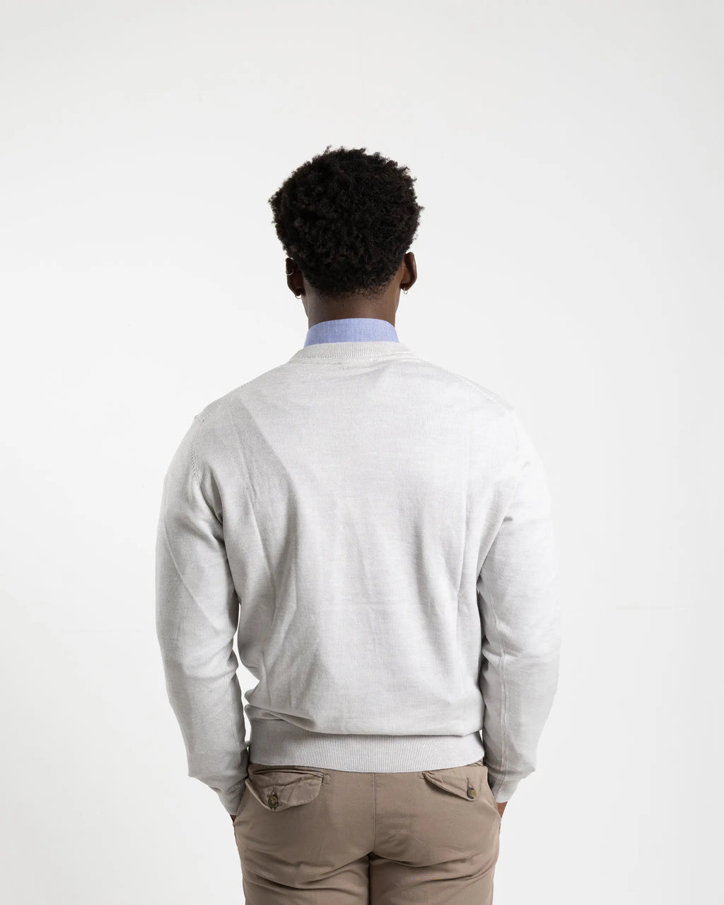 Shop Fusaro Antonio Men's Crewneck in Light Grey or browse our range of men's Italian clothing and shoes in leather in-store at Aliverti Cape Town, or shop online. We deliver in South Africa & offer multiple payment plans as well as accept multiple safe & secure payment methods.