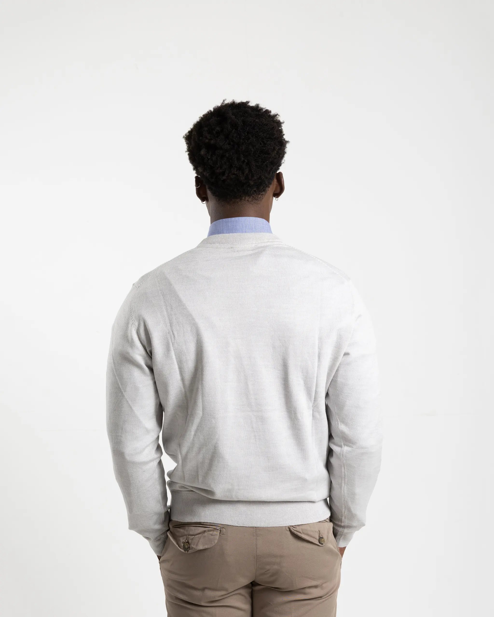 Shop Fusaro Antonio Men's Crewneck in Light Grey or browse our range of men's Italian clothing and shoes in leather in-store at Aliverti Cape Town, or shop online. We deliver in South Africa & offer multiple payment plans as well as accept multiple safe & secure payment methods.
