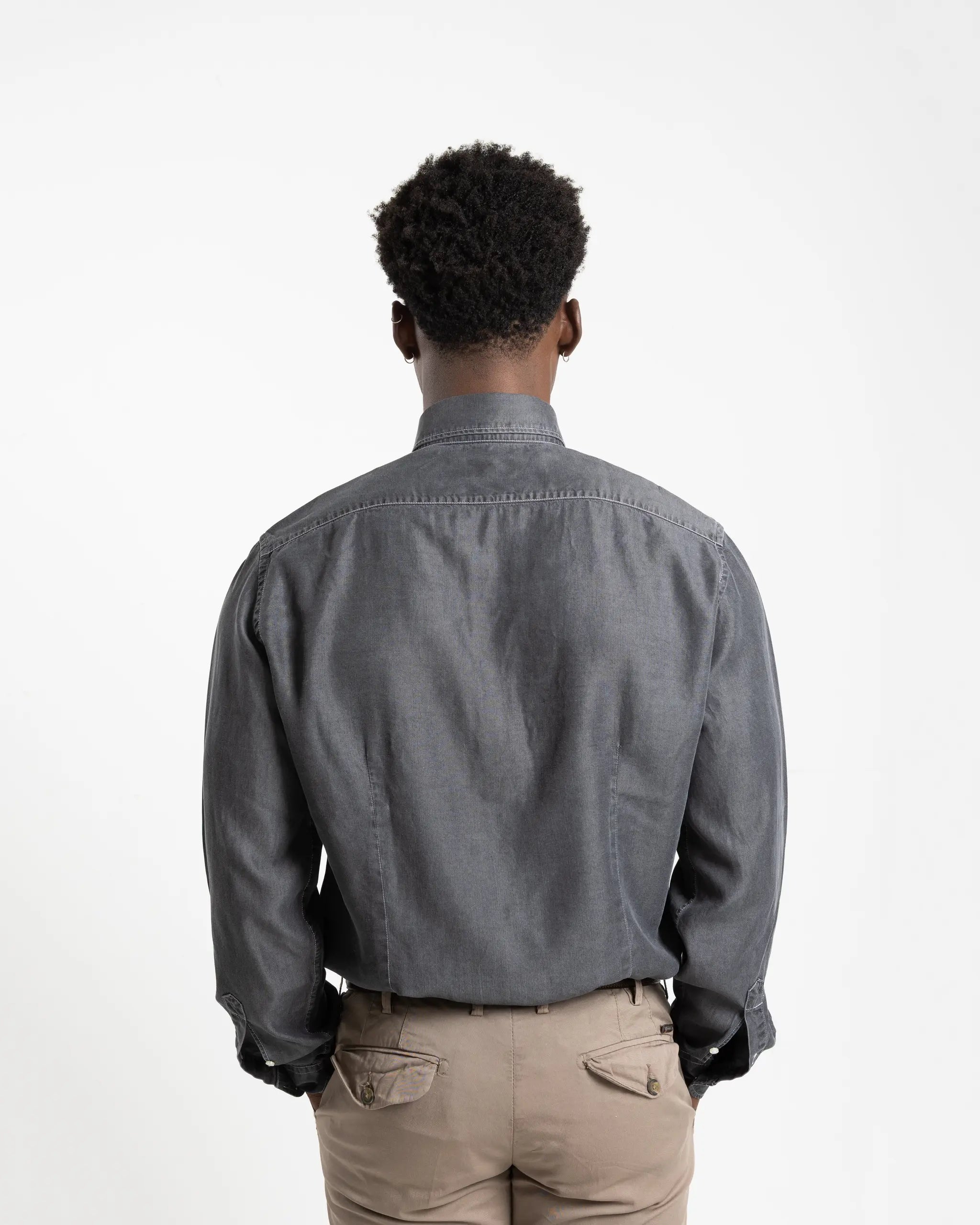 Shop Bianco Oro Men's Cotton Shirt in Grey (BO2025) or browse our range of men's Italian clothing and shoes in leather in-store at Aliverti Cape Town, or shop online. We deliver in South Africa & offer multiple payment plans as well as accept multiple safe & secure payment methods.