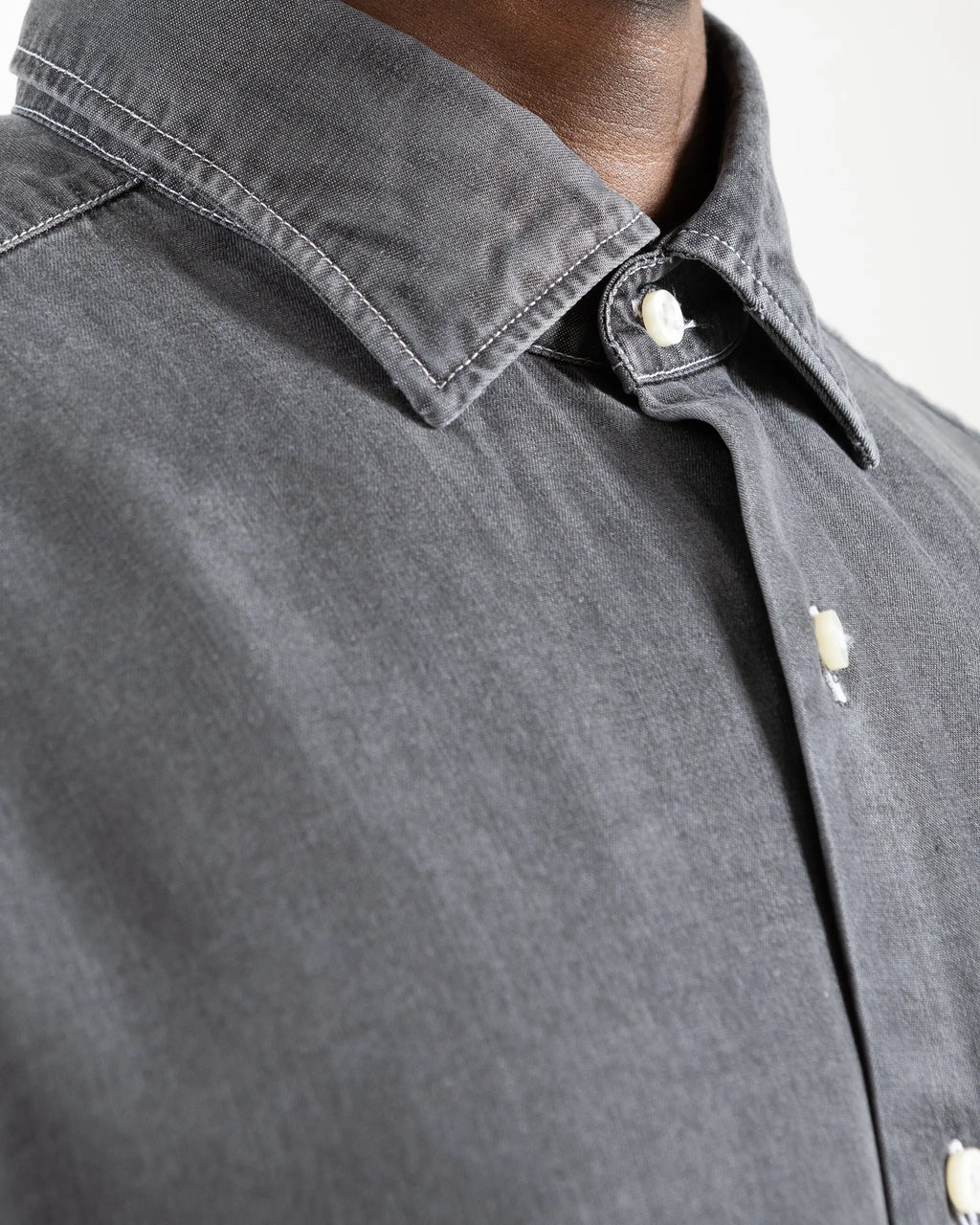 Shop Bianco Oro Men's Cotton Shirt in Grey (BO2025) or browse our range of men's Italian clothing and shoes in leather in-store at Aliverti Cape Town, or shop online. We deliver in South Africa & offer multiple payment plans as well as accept multiple safe & secure payment methods.