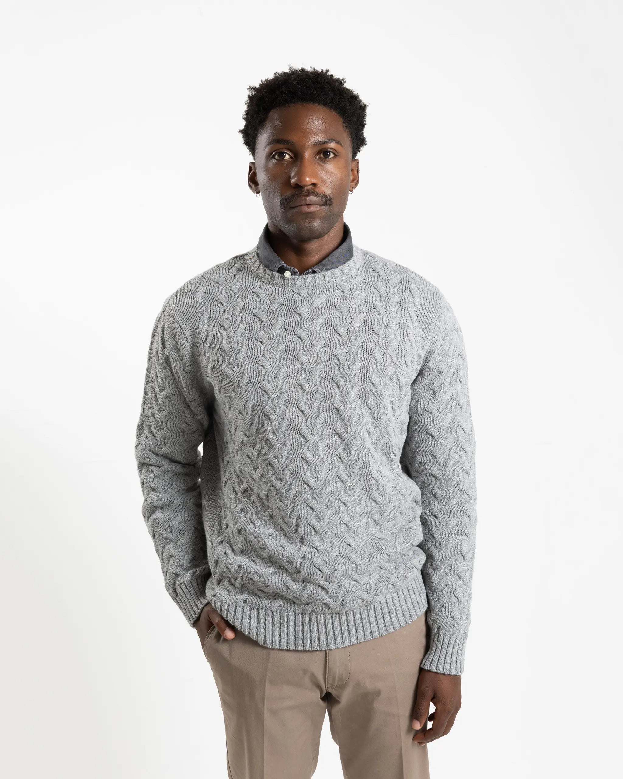 Shop Fusaro Antonio Men's Cable Knit Jersey in Grey or browse our range of men's Italian clothing and shoes in leather in-store at Aliverti Cape Town, or shop online. We deliver in South Africa & offer multiple payment plans as well as accept multiple safe & secure payment methods.