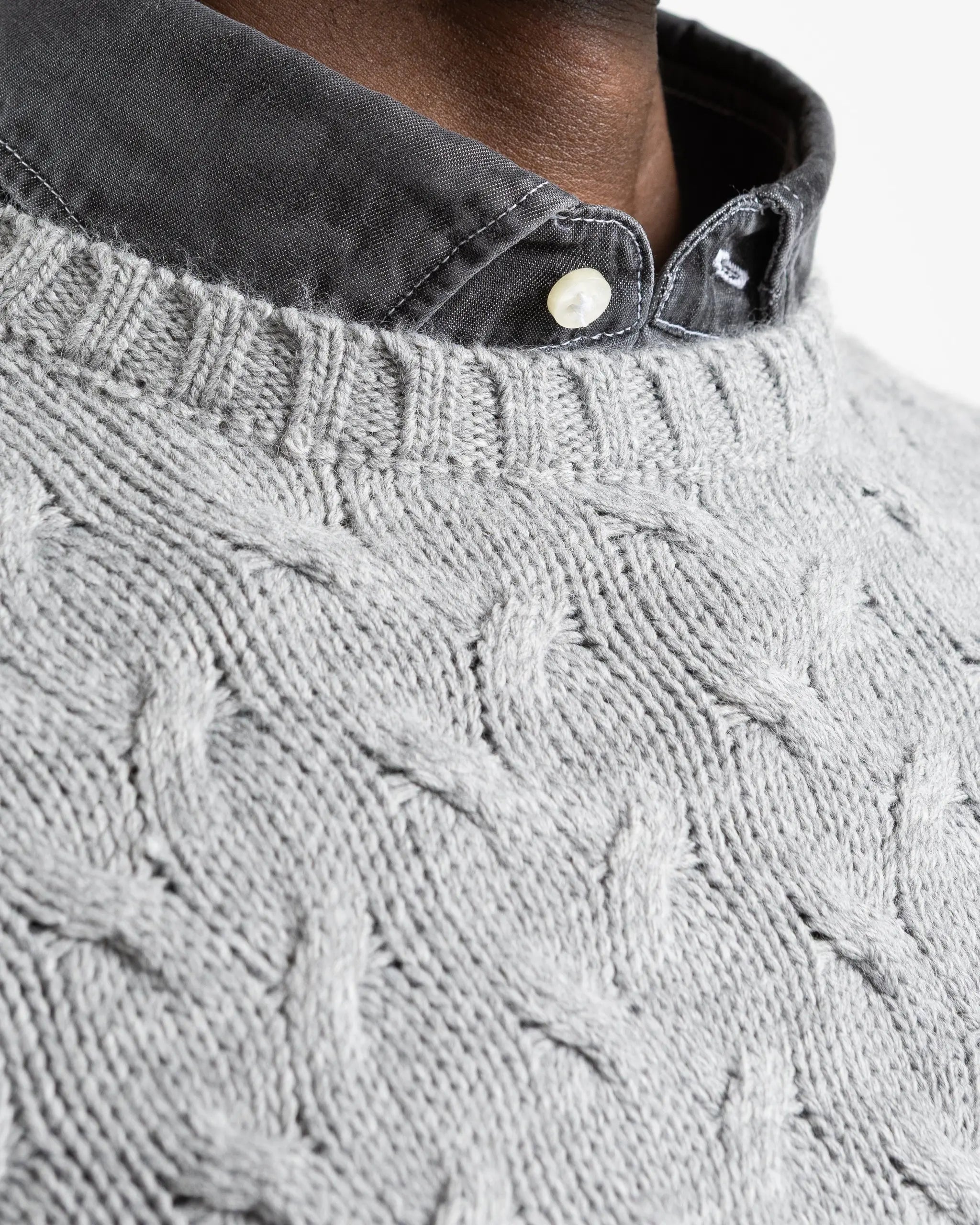 Shop Fusaro Antonio Men's Cable Knit Jersey in Grey or browse our range of men's Italian clothing and shoes in leather in-store at Aliverti Cape Town, or shop online. We deliver in South Africa & offer multiple payment plans as well as accept multiple safe & secure payment methods.