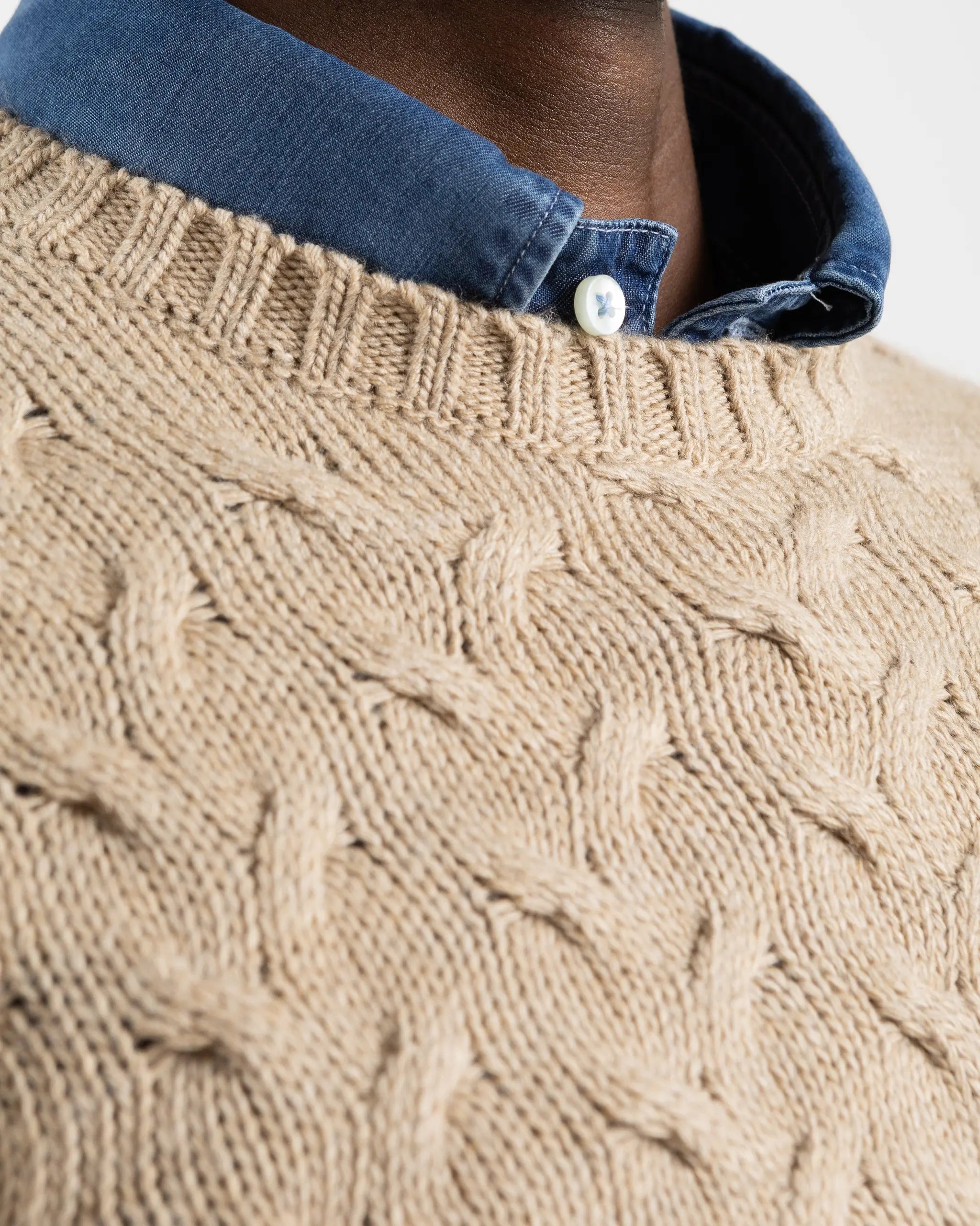 Shop Fusaro Antonio Men's Cable-Knit Crew Neck Jersey in Camel or browse our range of men's Italian clothing and shoes in leather in-store at Aliverti Cape Town, or shop online. We deliver in South Africa & offer multiple payment plans as well as accept multiple safe & secure payment methods.