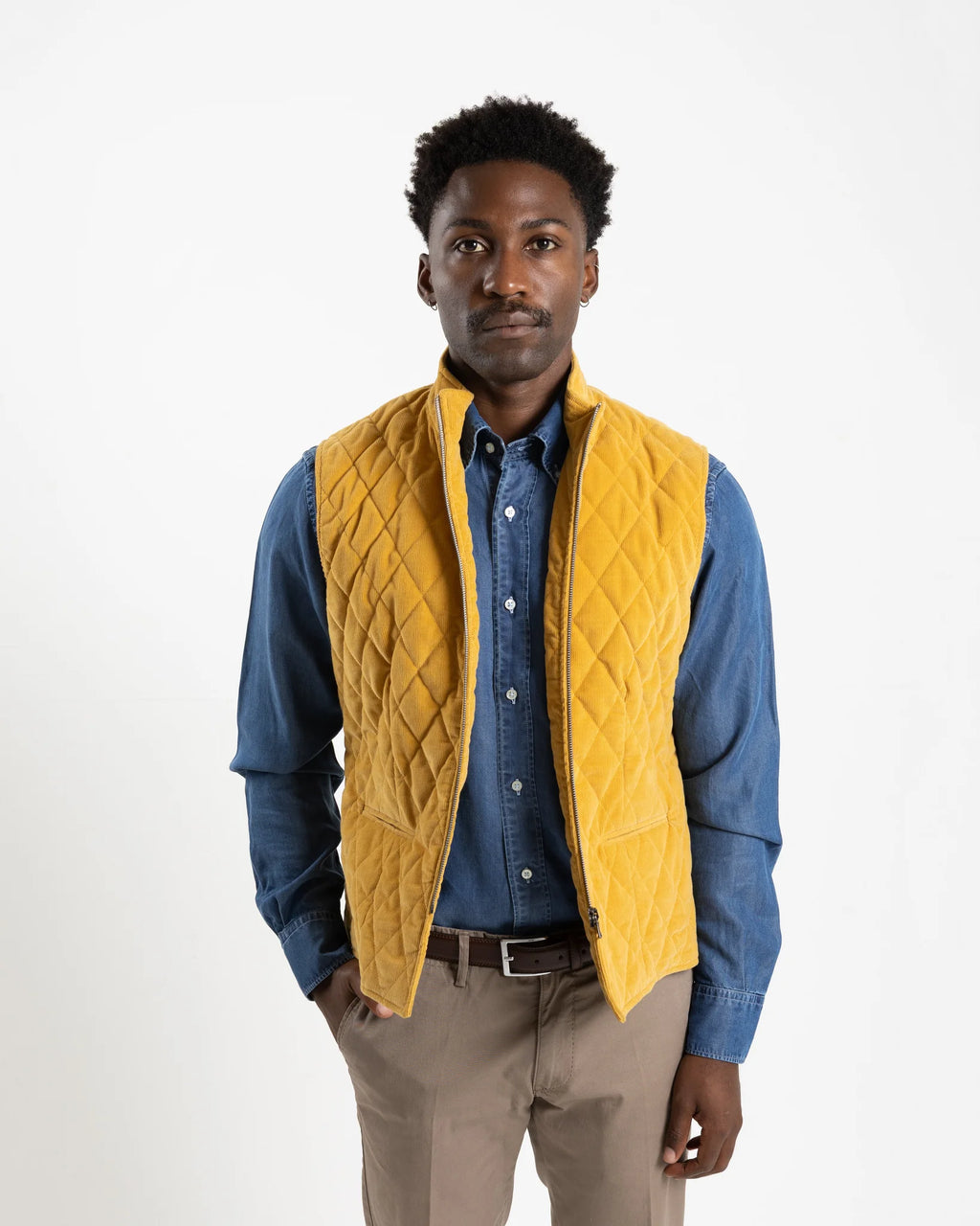 Shop Fusaro Antonio Men's Gilet in Giallo or browse our range of men's Italian clothing and shoes in leather in-store at Aliverti Cape Town, or shop online. We deliver in South Africa & offer multiple payment plans as well as accept multiple safe & secure payment methods.