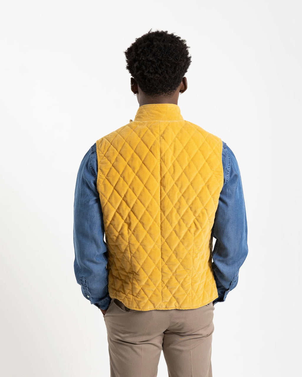 Shop Fusaro Antonio Men's Gilet in Giallo or browse our range of men's Italian clothing and shoes in leather in-store at Aliverti Cape Town, or shop online. We deliver in South Africa & offer multiple payment plans as well as accept multiple safe & secure payment methods.