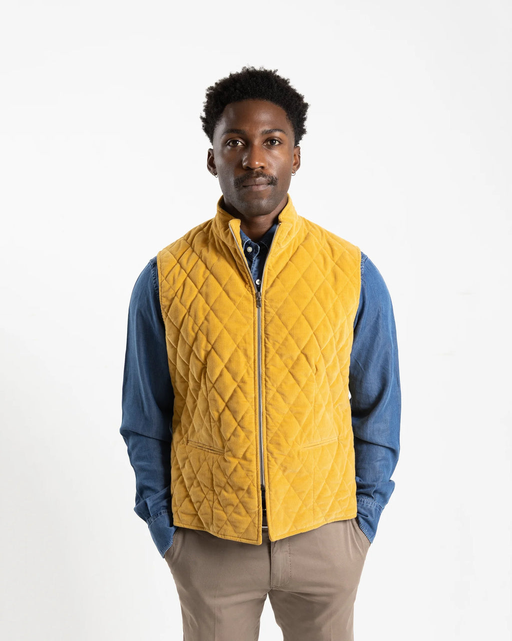 Shop Fusaro Antonio Men's Gilet in Giallo or browse our range of men's Italian clothing and shoes in leather in-store at Aliverti Cape Town, or shop online. We deliver in South Africa & offer multiple payment plans as well as accept multiple safe & secure payment methods.