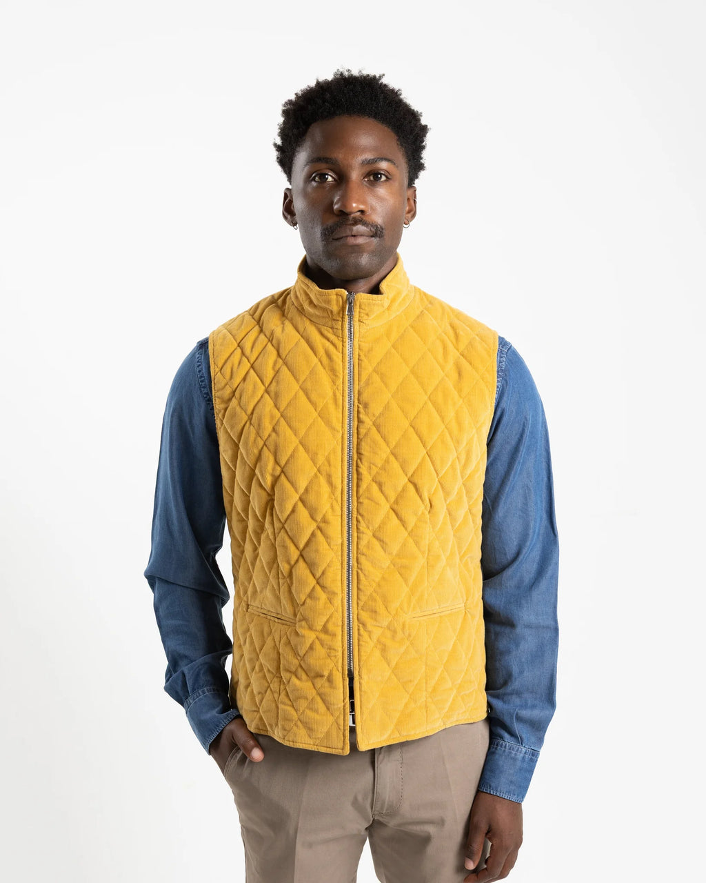 Shop Fusaro Antonio Men's Gilet in Giallo or browse our range of men's Italian clothing and shoes in leather in-store at Aliverti Cape Town, or shop online. We deliver in South Africa & offer multiple payment plans as well as accept multiple safe & secure payment methods.
