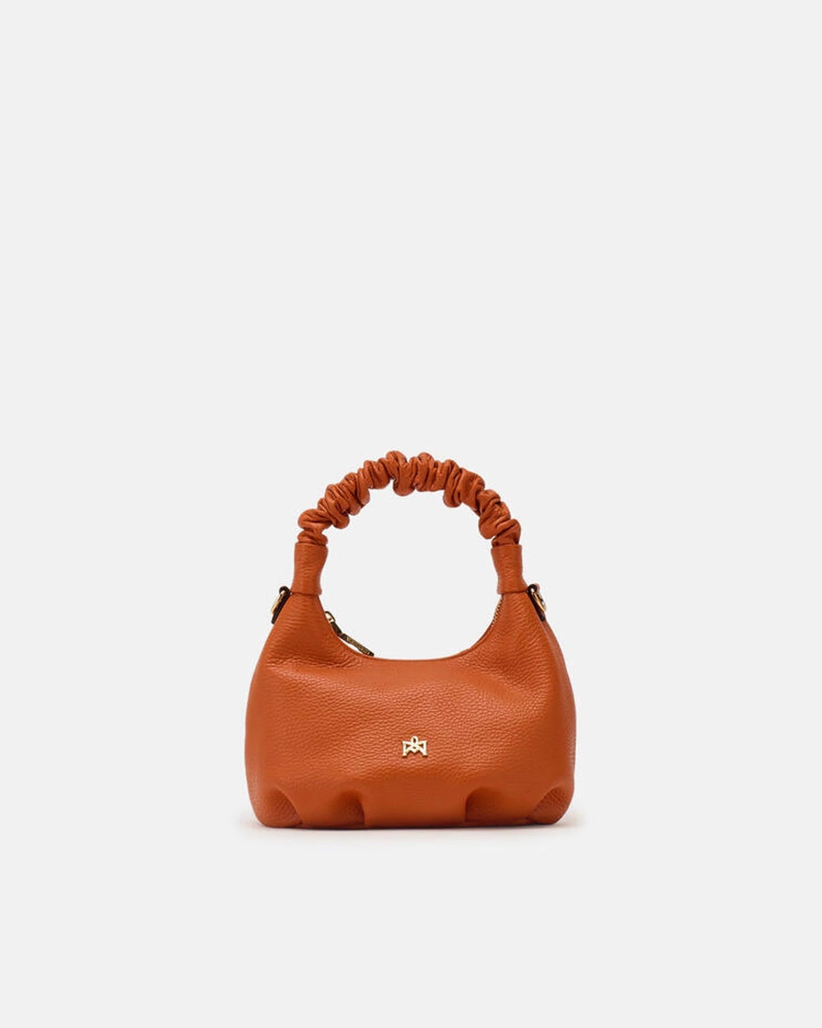 Description
Small but full of character, the mini hobo from the Chop line is the accessory that adds a touch of playful femininity to any outfit. Its soft design and ruched shoulder strap express a relaxed elegance, while the artisanal quality of the materials brings a sophisticated touch. Perfect for evenings out or casual weekends, it's a bag that surprises with its lightness and authentic style.

Composition
Suede is made from the lower part of the leather, which is softer and more flexible than the oute