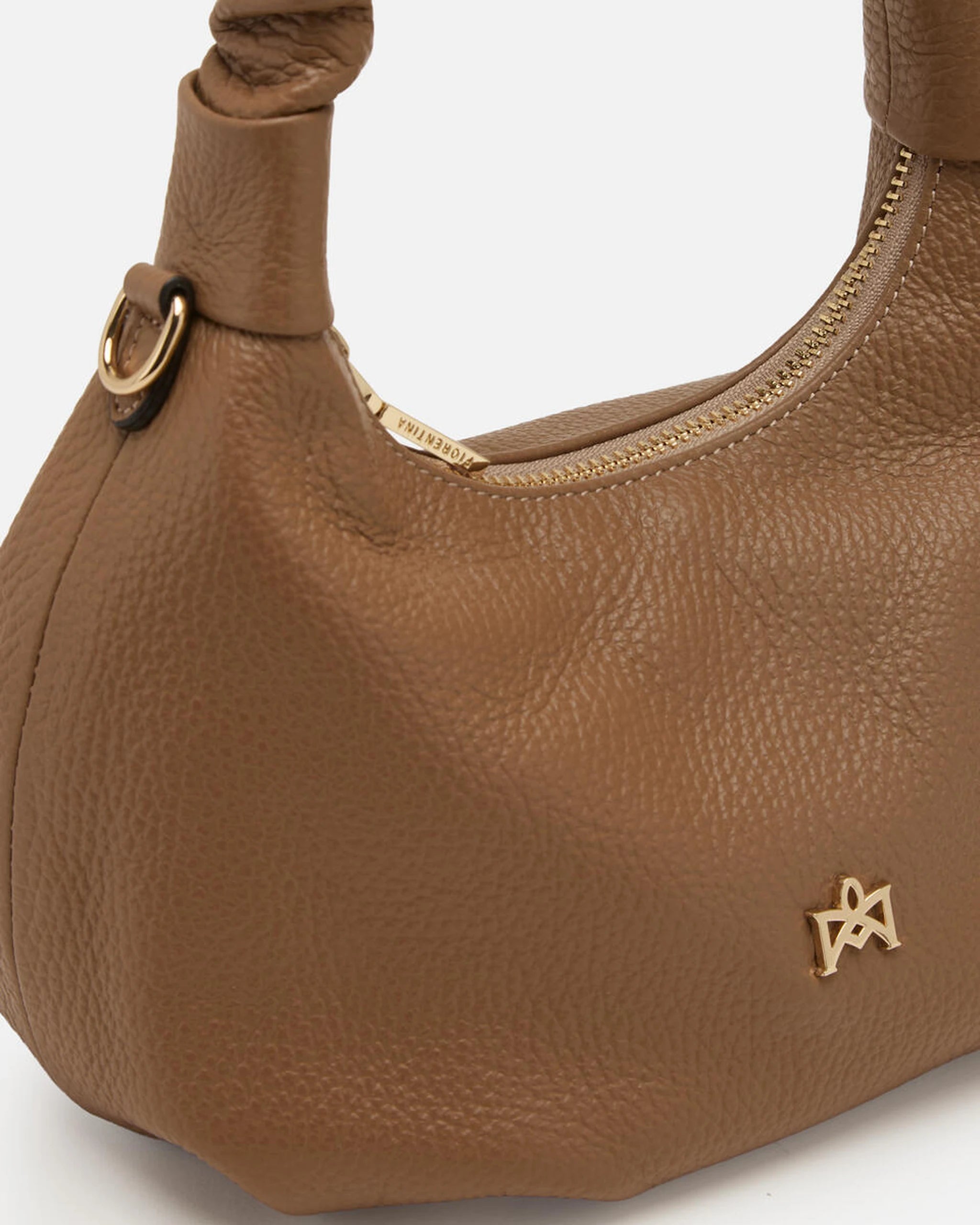 Description
Small but full of character, the mini hobo from the Chop line is the accessory that adds a touch of playful femininity to any outfit. Its soft design and ruched shoulder strap express a relaxed elegance, while the artisanal quality of the materials brings a sophisticated touch. Perfect for evenings out or casual weekends, it's a bag that surprises with its lightness and authentic style.

Composition
Suede is made from the lower part of the leather, which is softer and more flexible than the oute