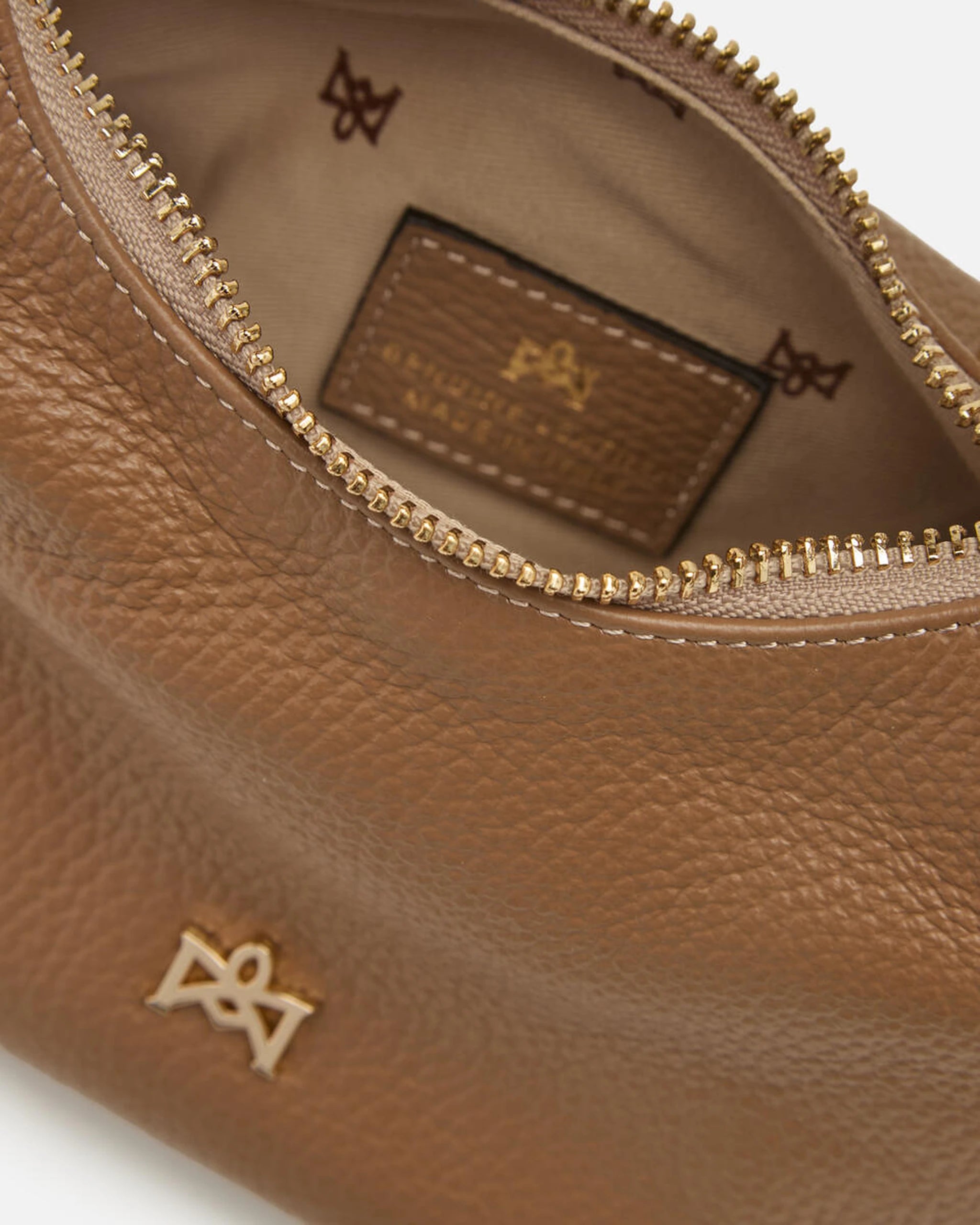 Description
Small but full of character, the mini hobo from the Chop line is the accessory that adds a touch of playful femininity to any outfit. Its soft design and ruched shoulder strap express a relaxed elegance, while the artisanal quality of the materials brings a sophisticated touch. Perfect for evenings out or casual weekends, it's a bag that surprises with its lightness and authentic style.

Composition
Suede is made from the lower part of the leather, which is softer and more flexible than the oute