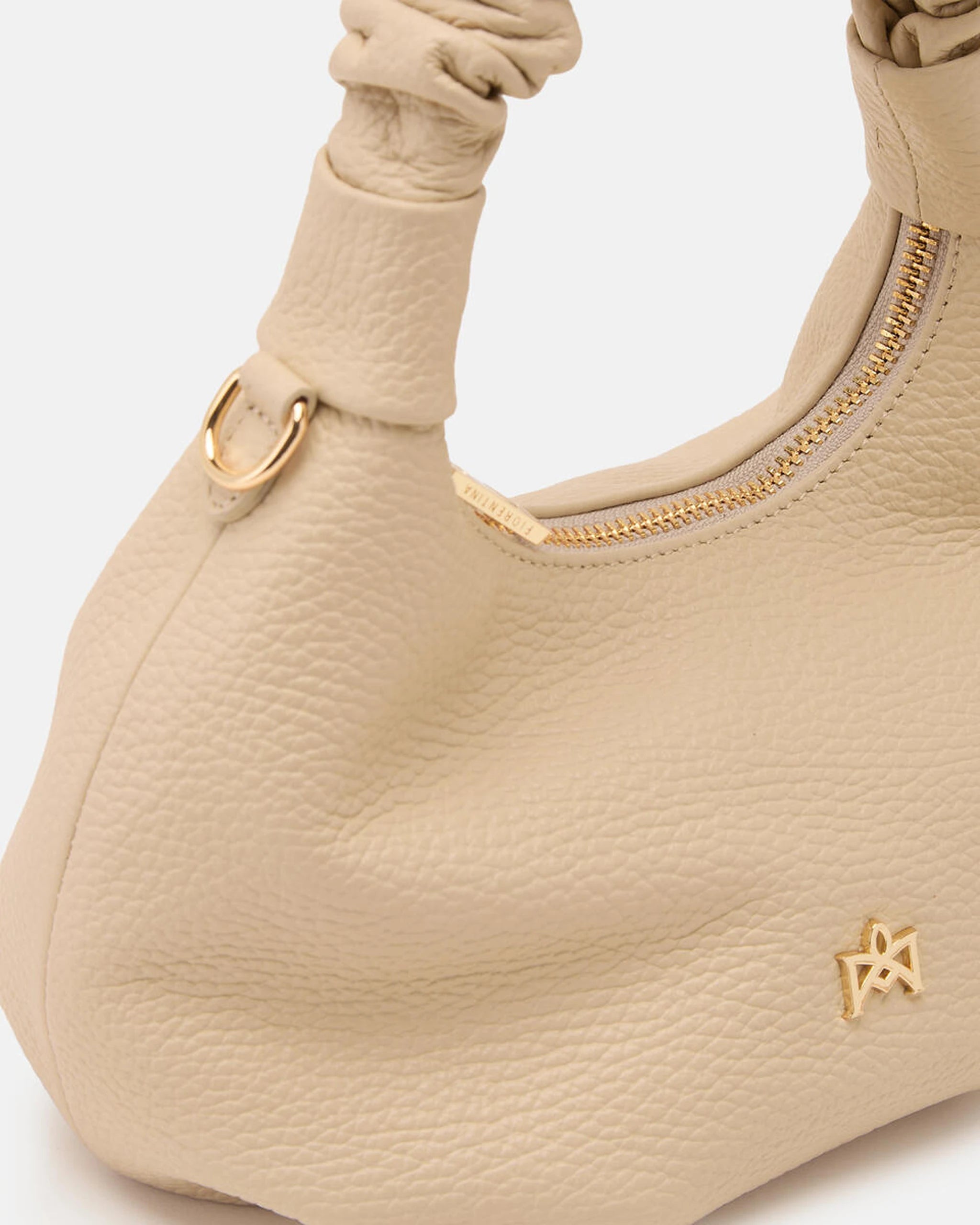 Description
Small but full of character, the mini hobo from the Chop line is the accessory that adds a touch of playful femininity to any outfit. Its soft design and ruched shoulder strap express a relaxed elegance, while the artisanal quality of the materials brings a sophisticated touch. Perfect for evenings out or casual weekends, it's a bag that surprises with its lightness and authentic style.

Composition
Suede is made from the lower part of the leather, which is softer and more flexible than the oute
