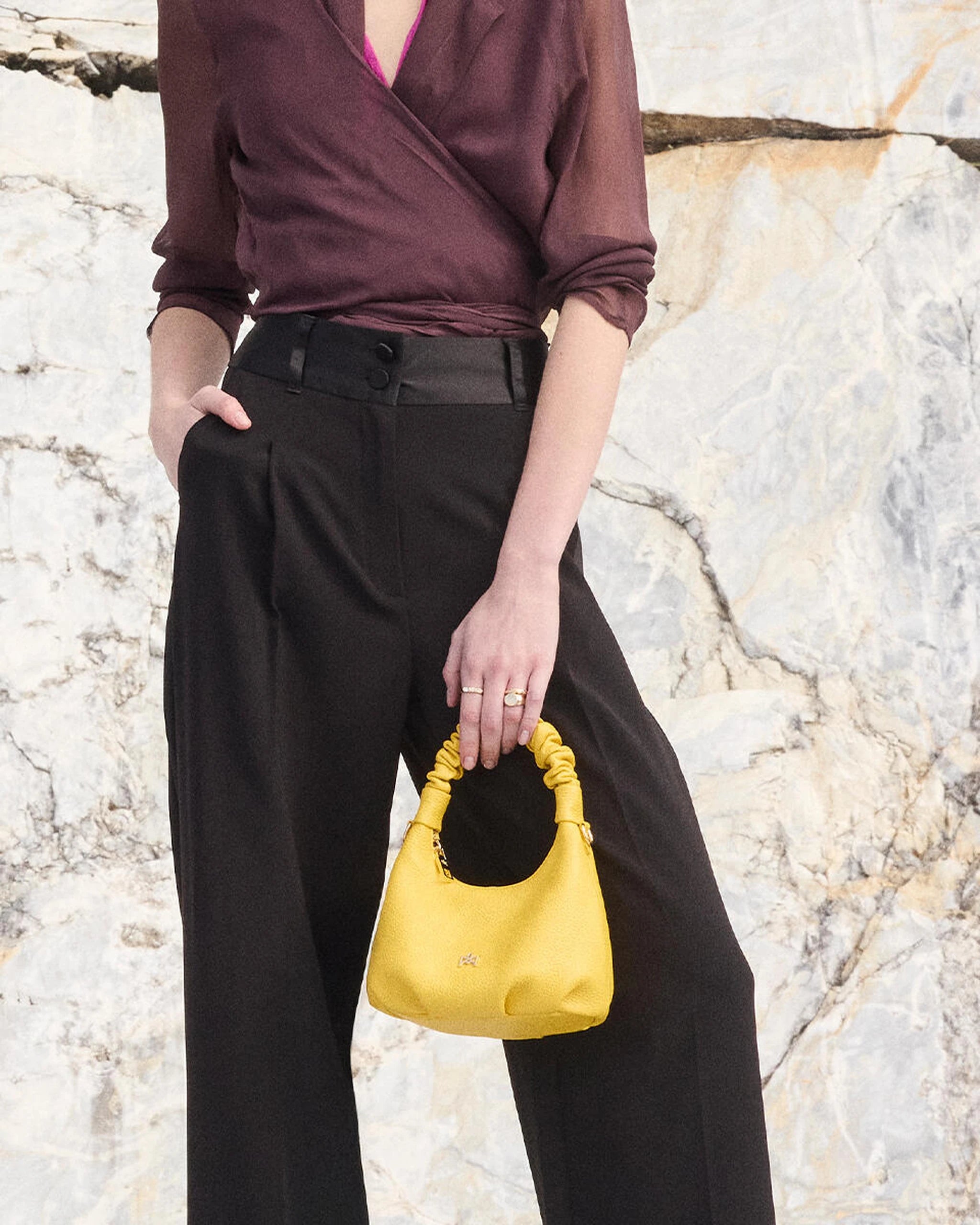 Description
Small but full of character, the mini hobo from the Chop line is the accessory that adds a touch of playful femininity to any outfit. Its soft design and ruched shoulder strap express a relaxed elegance, while the artisanal quality of the materials brings a sophisticated touch. Perfect for evenings out or casual weekends, it's a bag that surprises with its lightness and authentic style.

Composition
Suede is made from the lower part of the leather, which is softer and more flexible than the oute